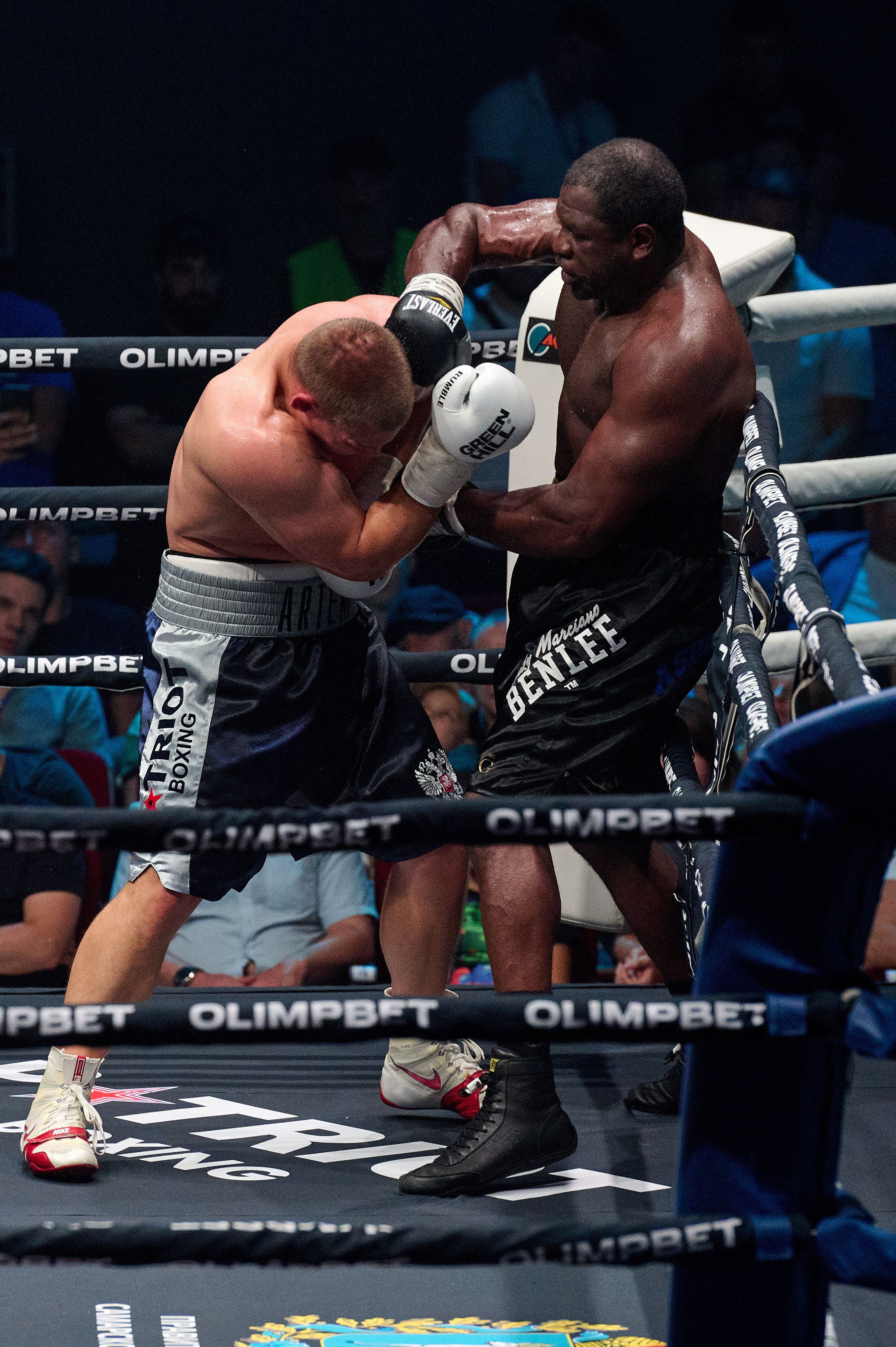 Бокс на Волге. Кевин Блю Джонсон vs Артем Сусленков