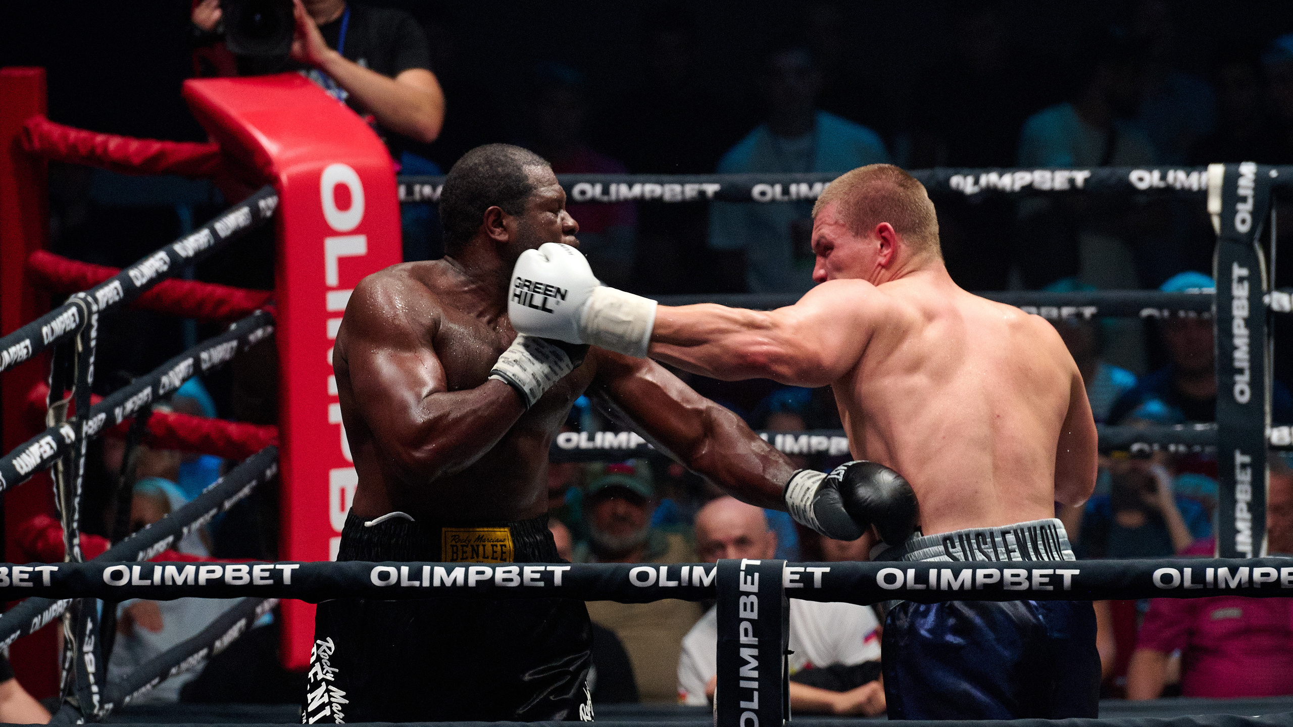 спортивный фотограф Андрей Богатов Сызрань. Кевин Блю Джонсон vs Артем Сусленков