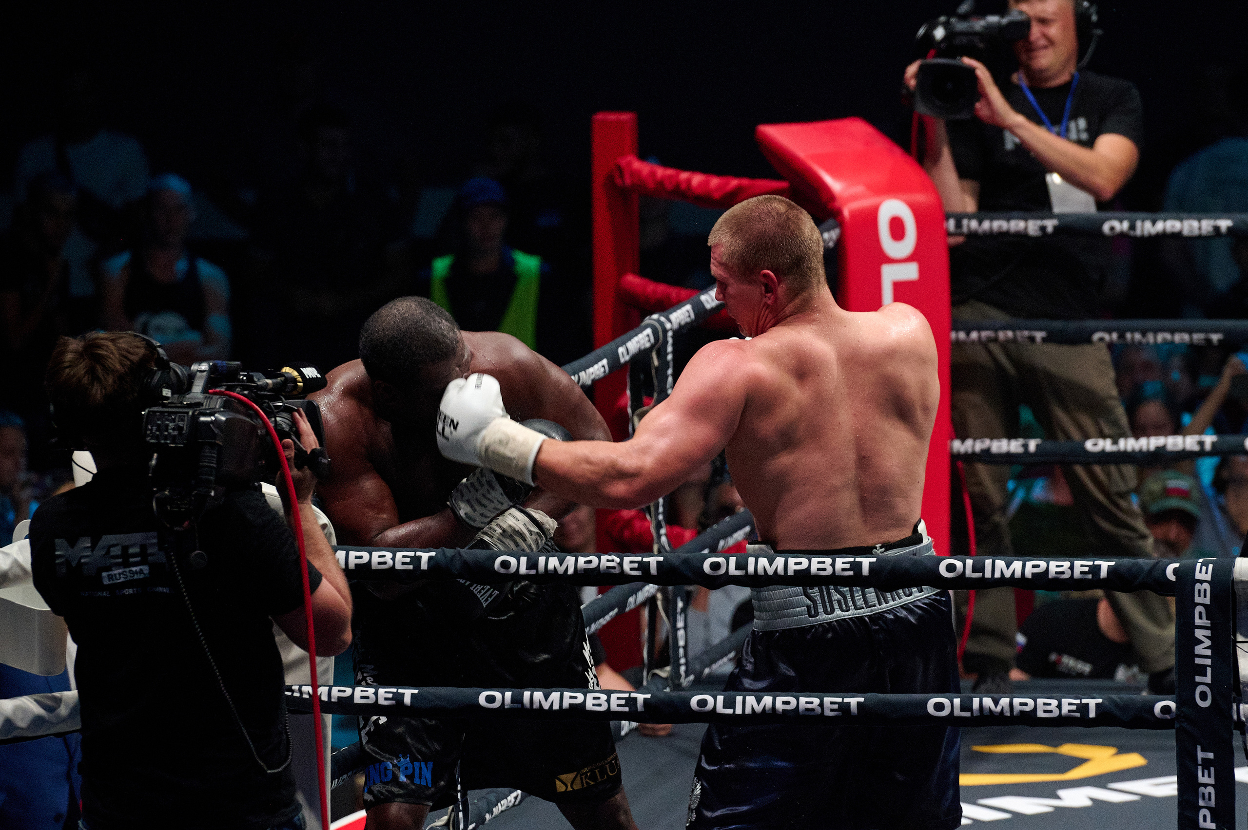 спортивный фотограф Андрей Богатов Сызрань. Кевин Блю Джонсон vs Артем Сусленков