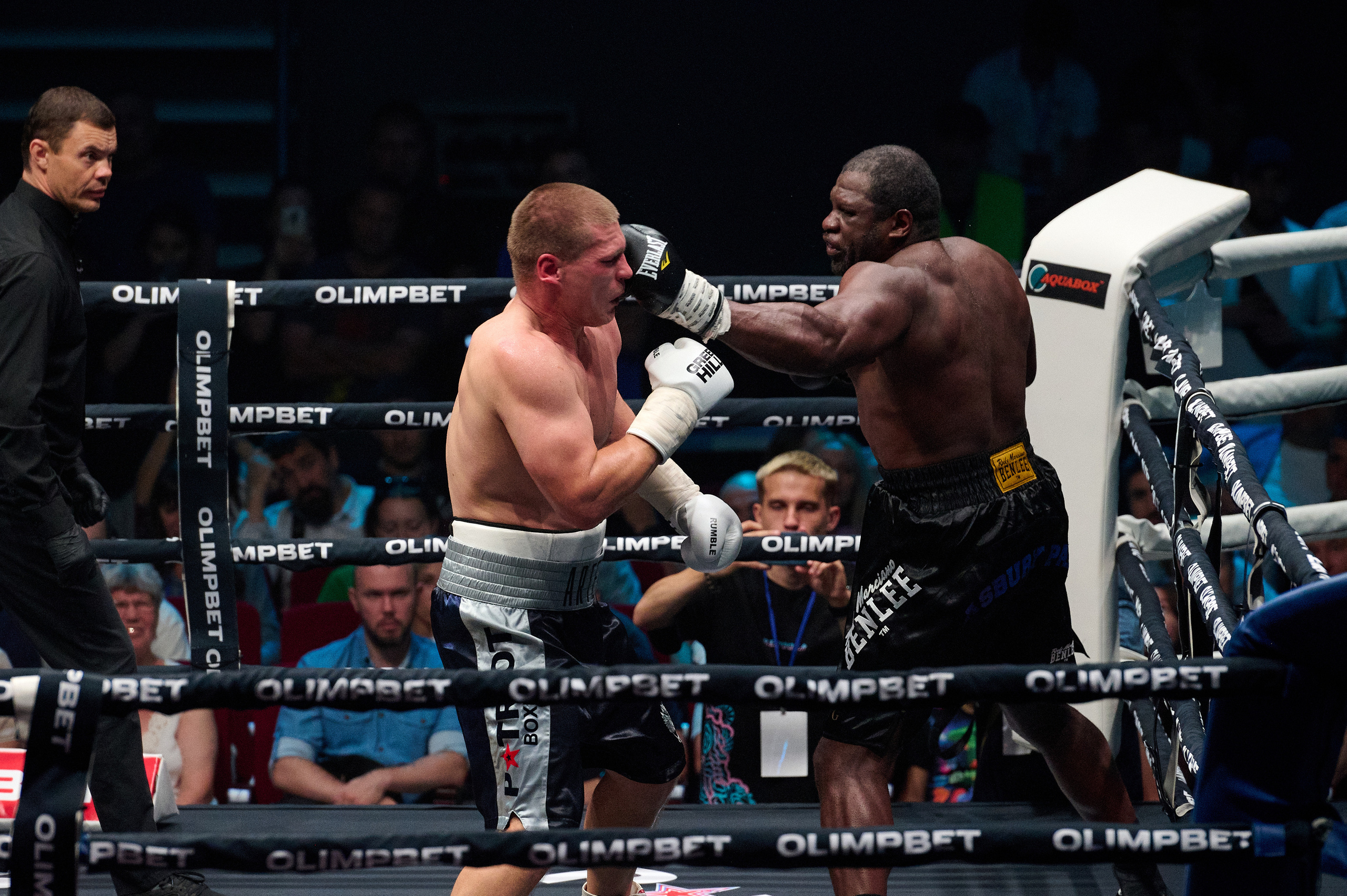 спортивный фотограф Андрей Богатов Сызрань. Кевин Блю Джонсон vs Артем Сусленков