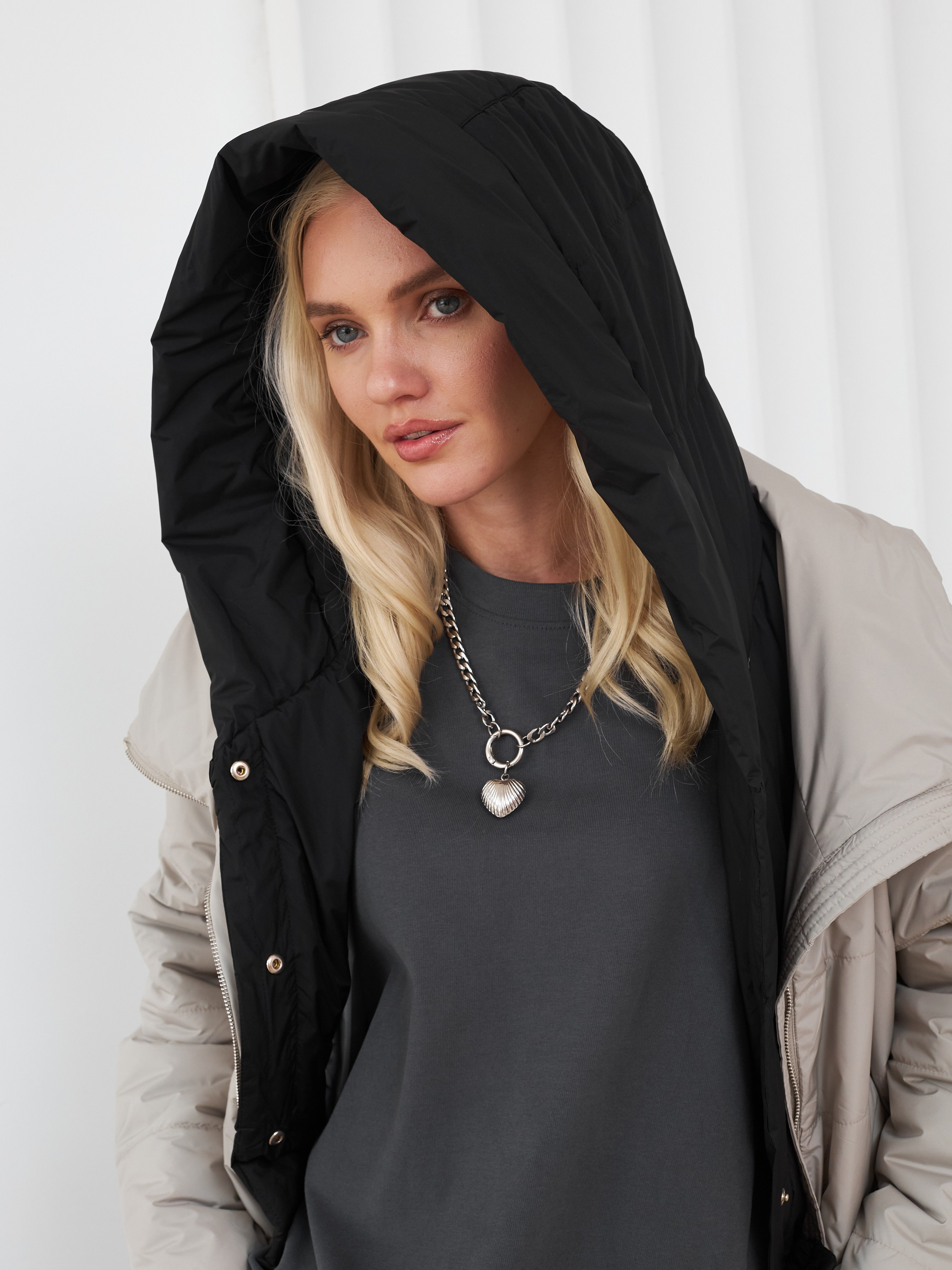 Фотосъемка курток Екатеринбург Wildberries ВБ Ozon Озон фотосессия одежды Екб заказать цена фотосъемка товара WB маркетплейс верхняя одежда. Фотограф Екатеринбург Анастасия Жерновская | Маркетплейсы и нейрофото