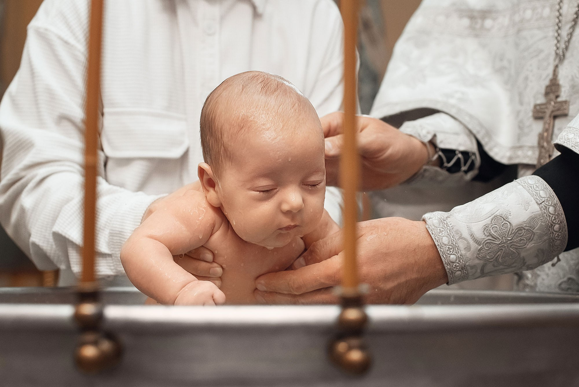 Фотографии момента погружения в купель (Таинство крещения). Moscow_CPC
