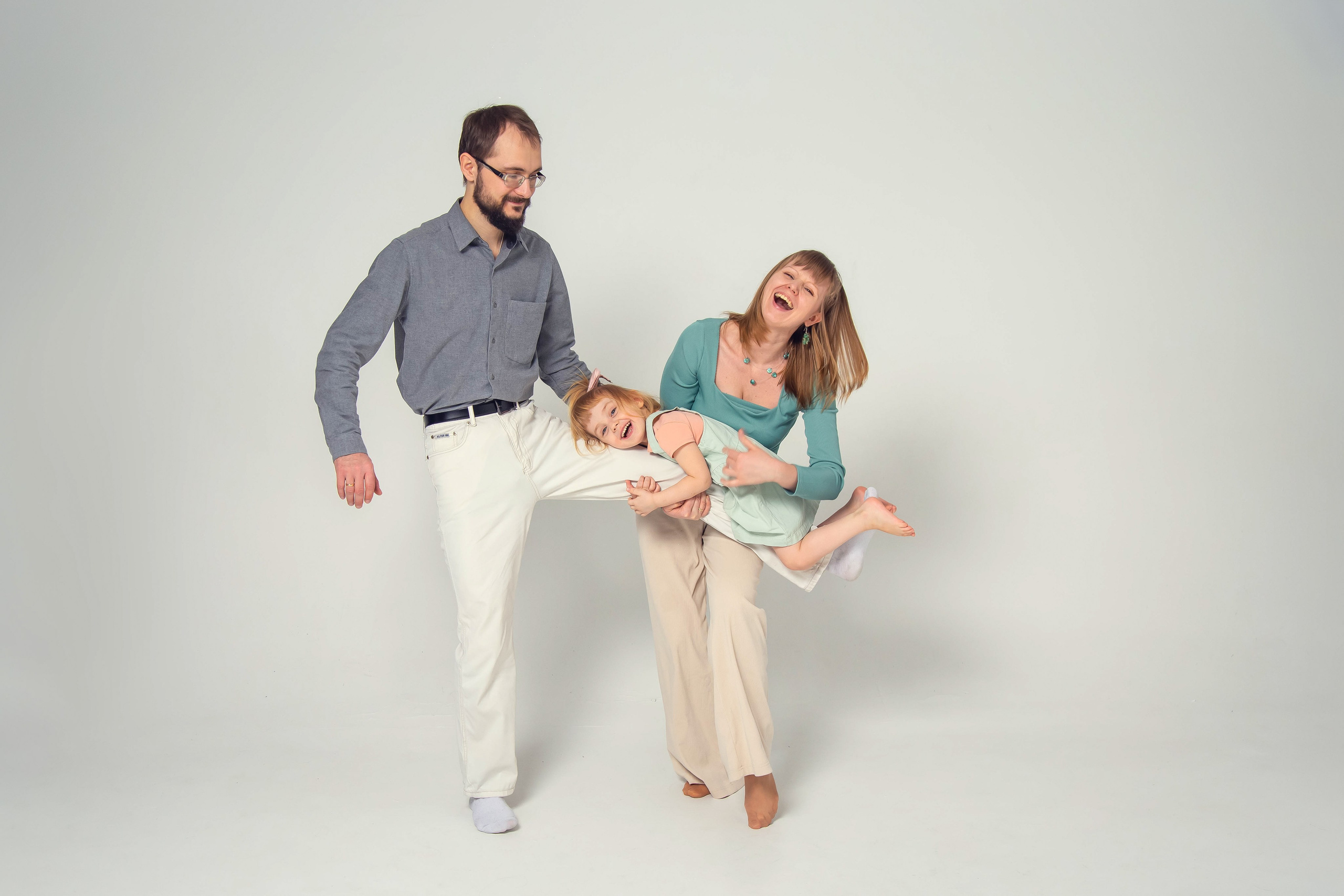 Семейная фотосессия в студии PHOTO ZALL в Москве. Семейный фотограф в Москве Влада Лунина