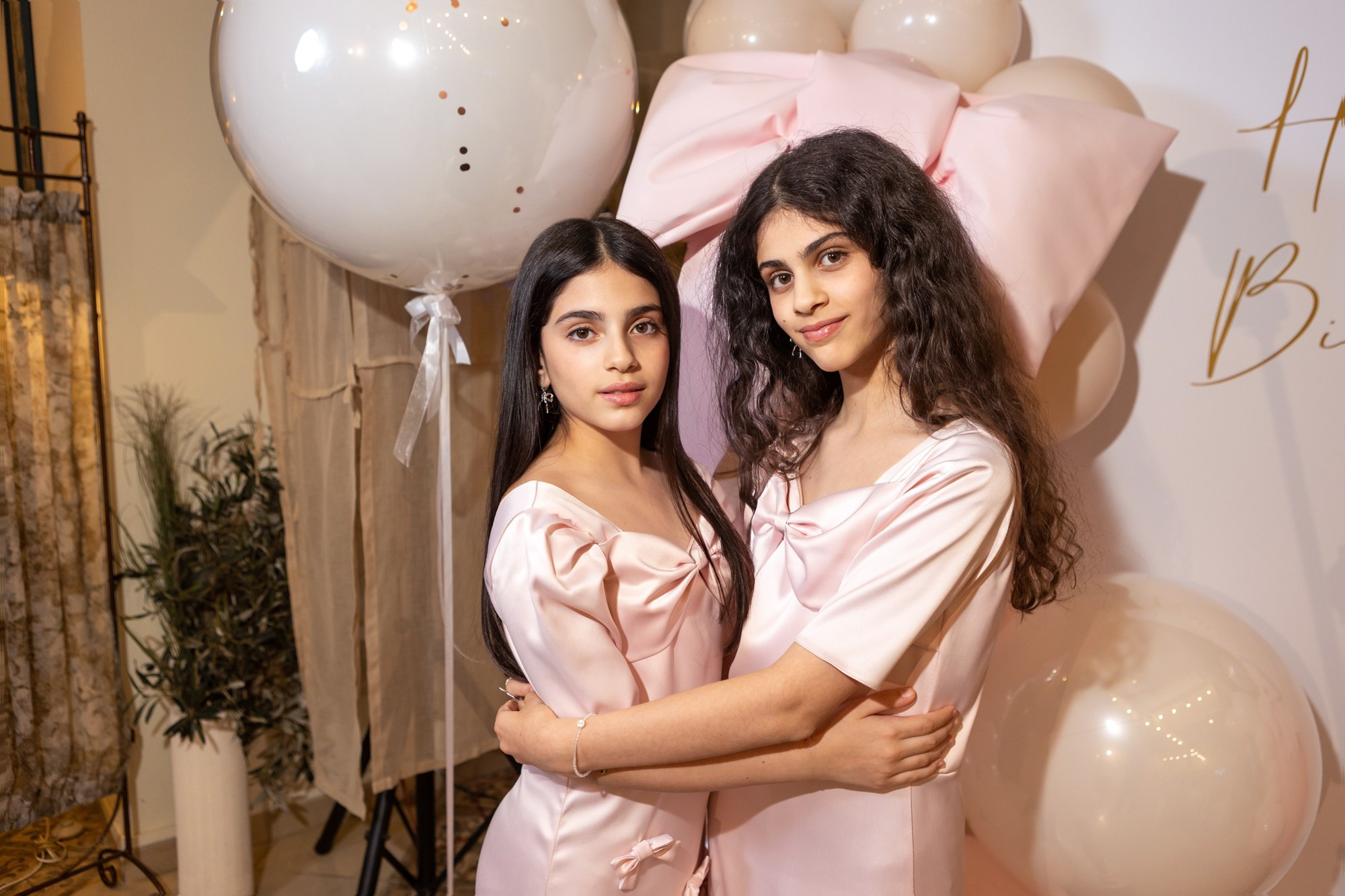 День Рождения Софьи и Лизы в ресторане «Ностальгия». Фотограф в Оренбурге. Профессиональный фотограф