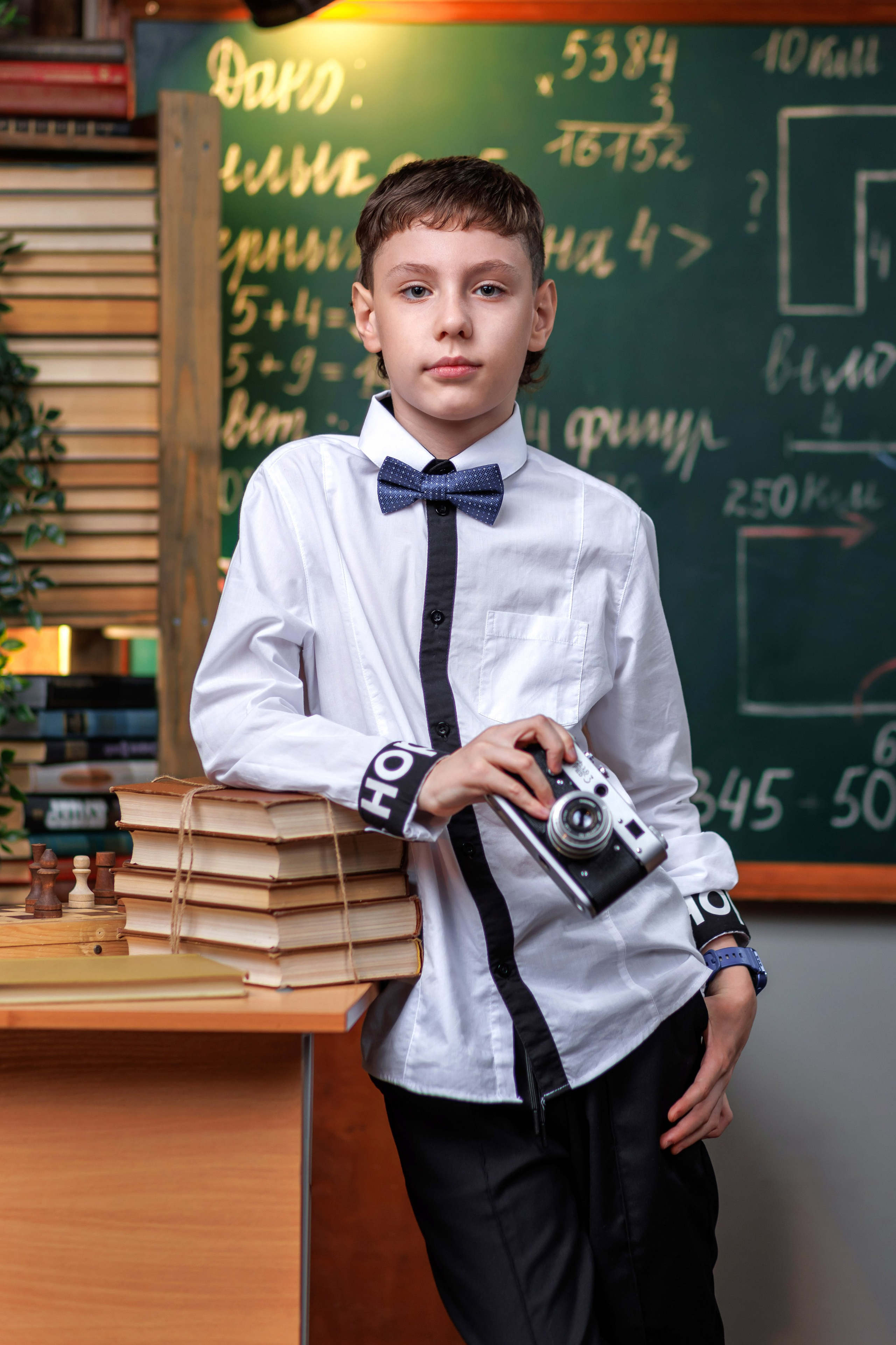 Портрет с зелёной доской. Правильный Выпускной Альбом