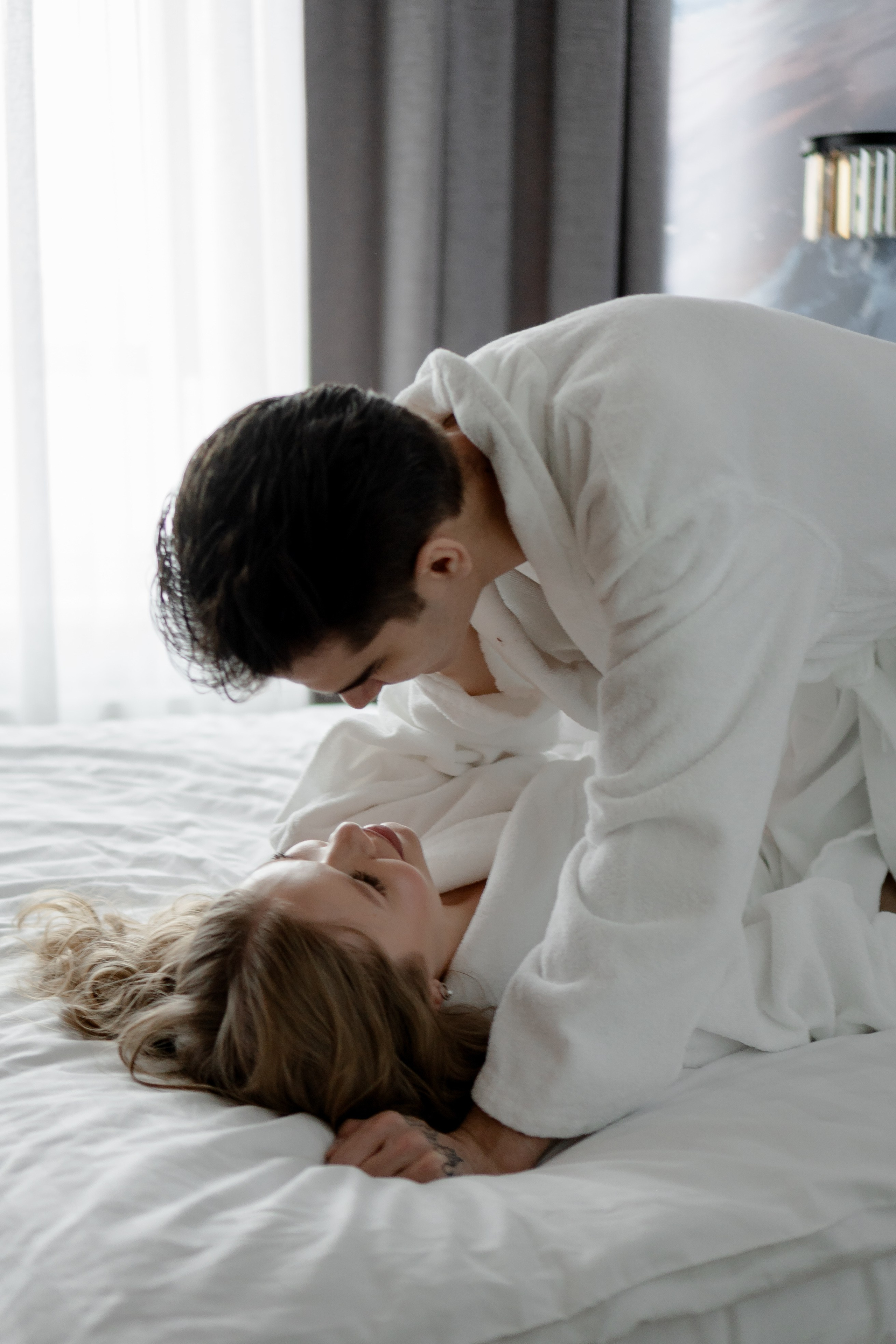 СВАДЕБНАЯ СЬЕМКА СБОРОВ В ОТЕЛЕ И ВЫЕЗД НА ЦЕРЕМОНИЮ (СНЯТО В СИБИРЕ В НИЖНЕВАРТОВСКЕ). Профессиональный фотограф, Санкт-Петербург — Виктория Богомолова