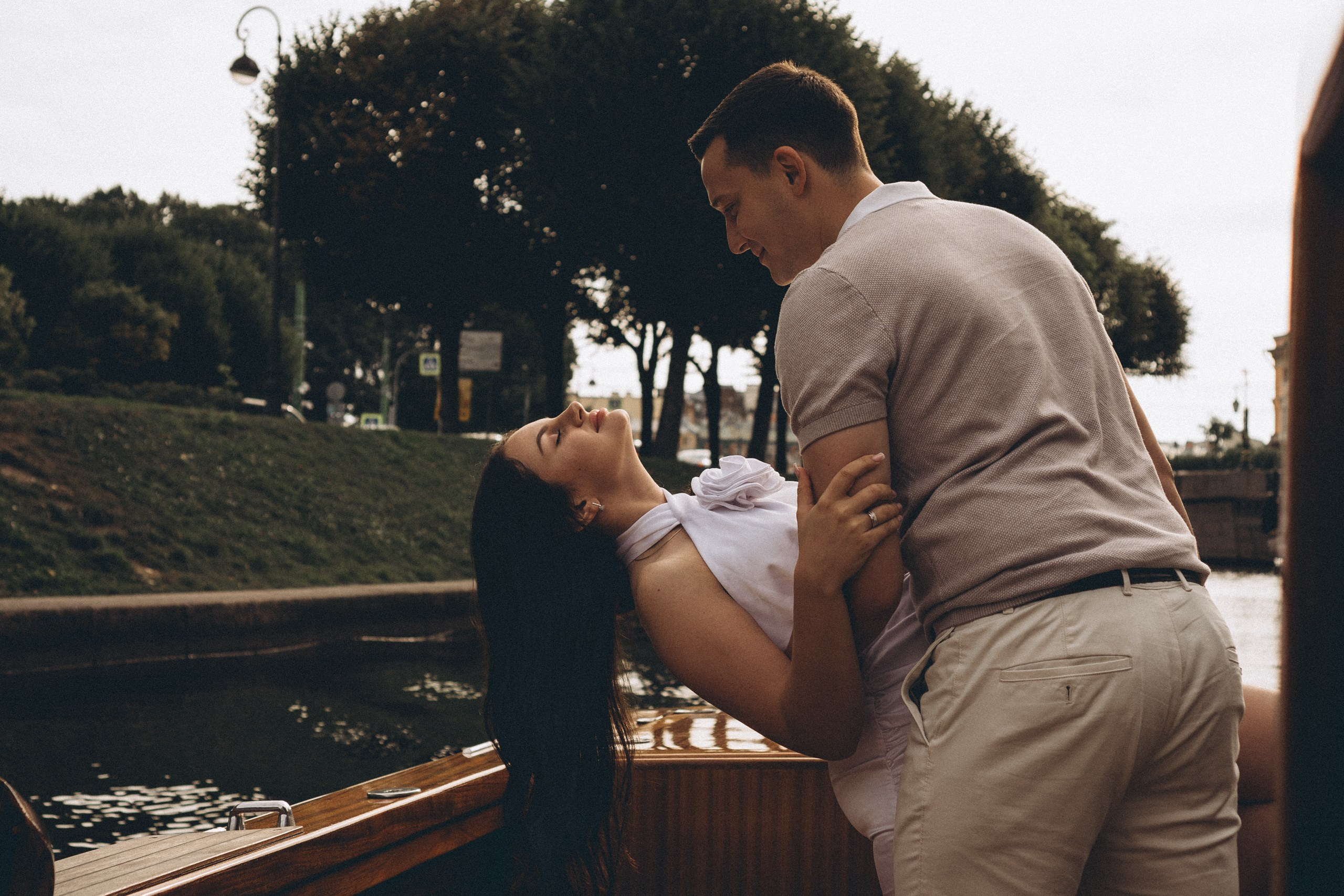 СВАДЕНБНАЯ СЬЕМКА НА КАТЕРЕ ПО КАНАЛАМ САНКТ-ПЕТЕРБУРГА И В АКВАТОРИИ НЕВЫ. Профессиональный фотограф, Санкт-Петербург — Виктория Богомолова