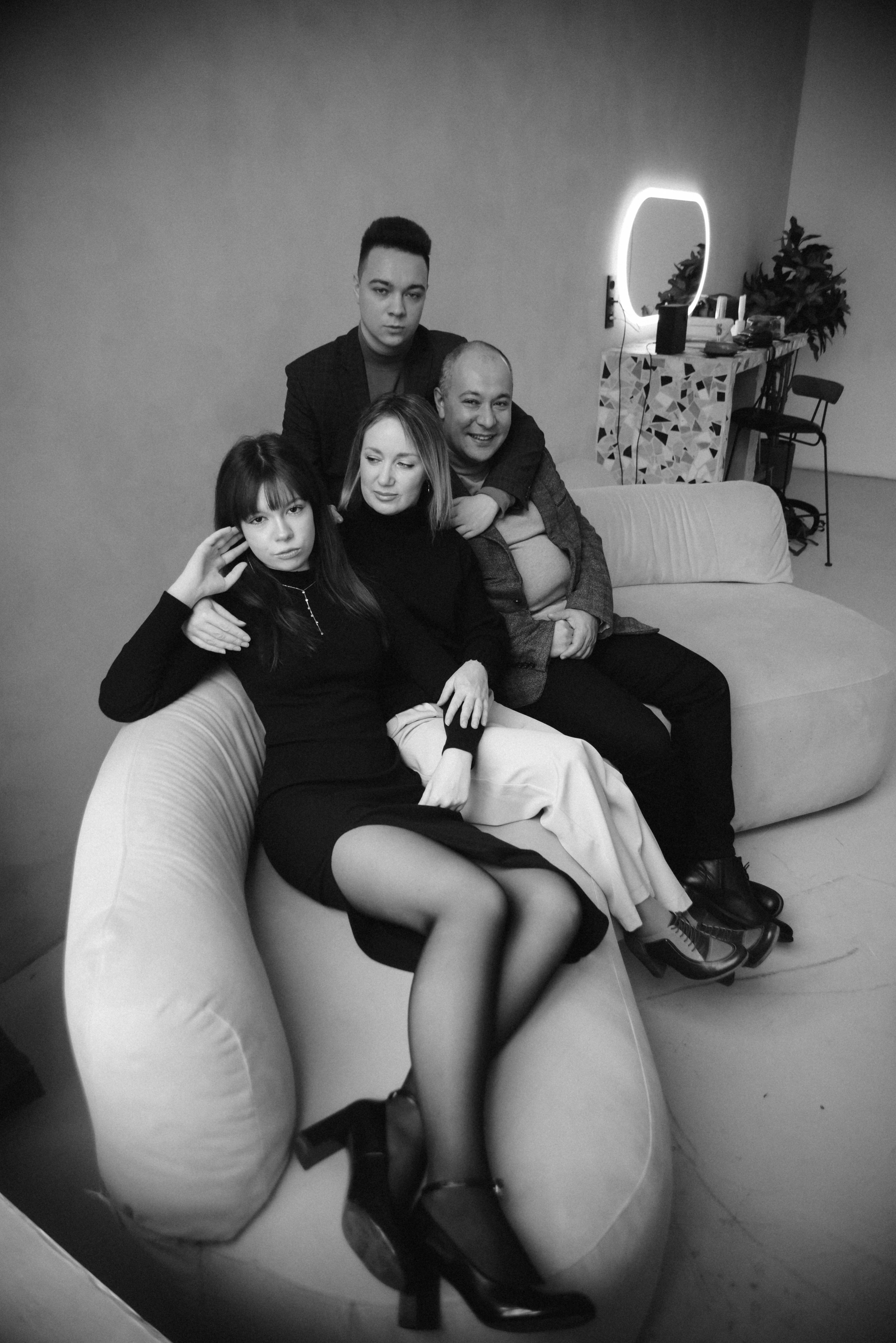 Молодые родители и взрослые дети. Фотограф Лола Волна, город Москва