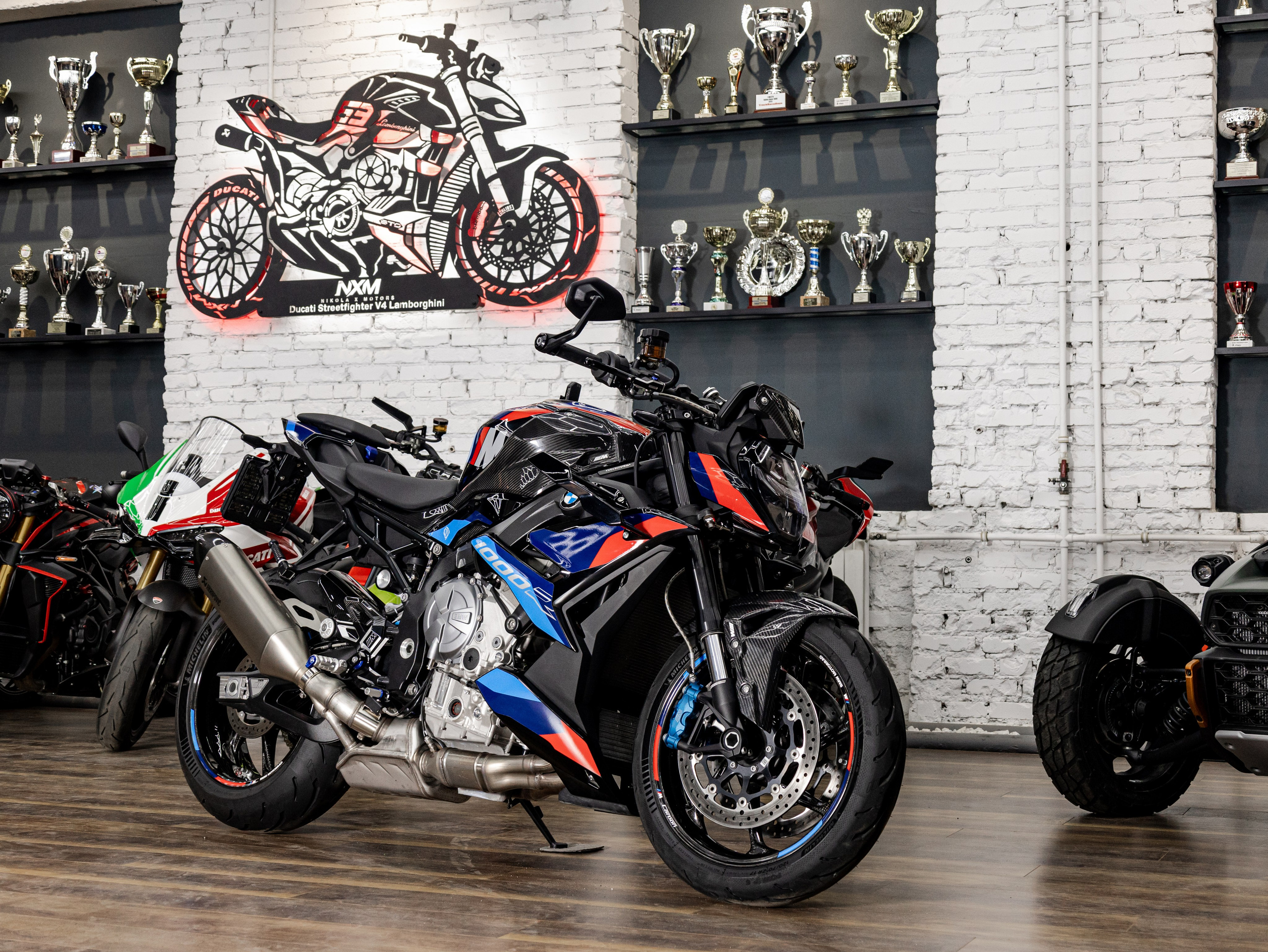 Фотосессия с мотоциклами и автомобилями. Предметный фотограф в Москве и Московской области