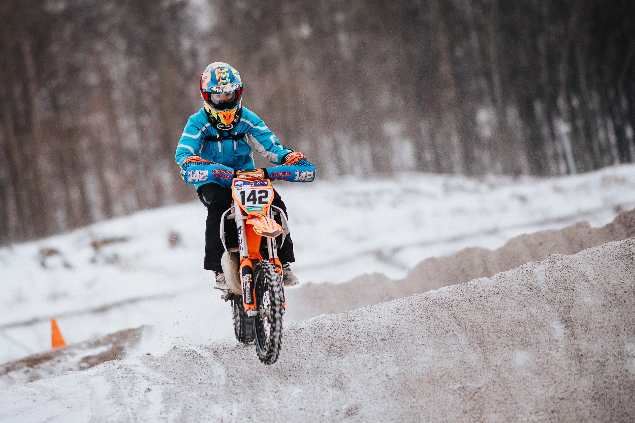 29.12.2024 — Праздничная тренировка на мотоциклетной трассе Люскус. Репортажный фотограф в Кемерово