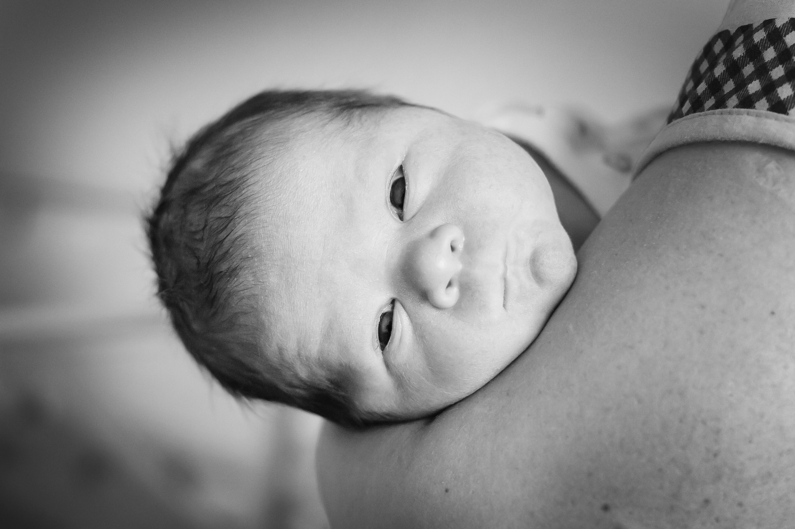 Выписка из роддома. Репортажный, семейный и детский фотограф в Пензе и Заречном Арина Ермилова. Картины барельеф на заказ