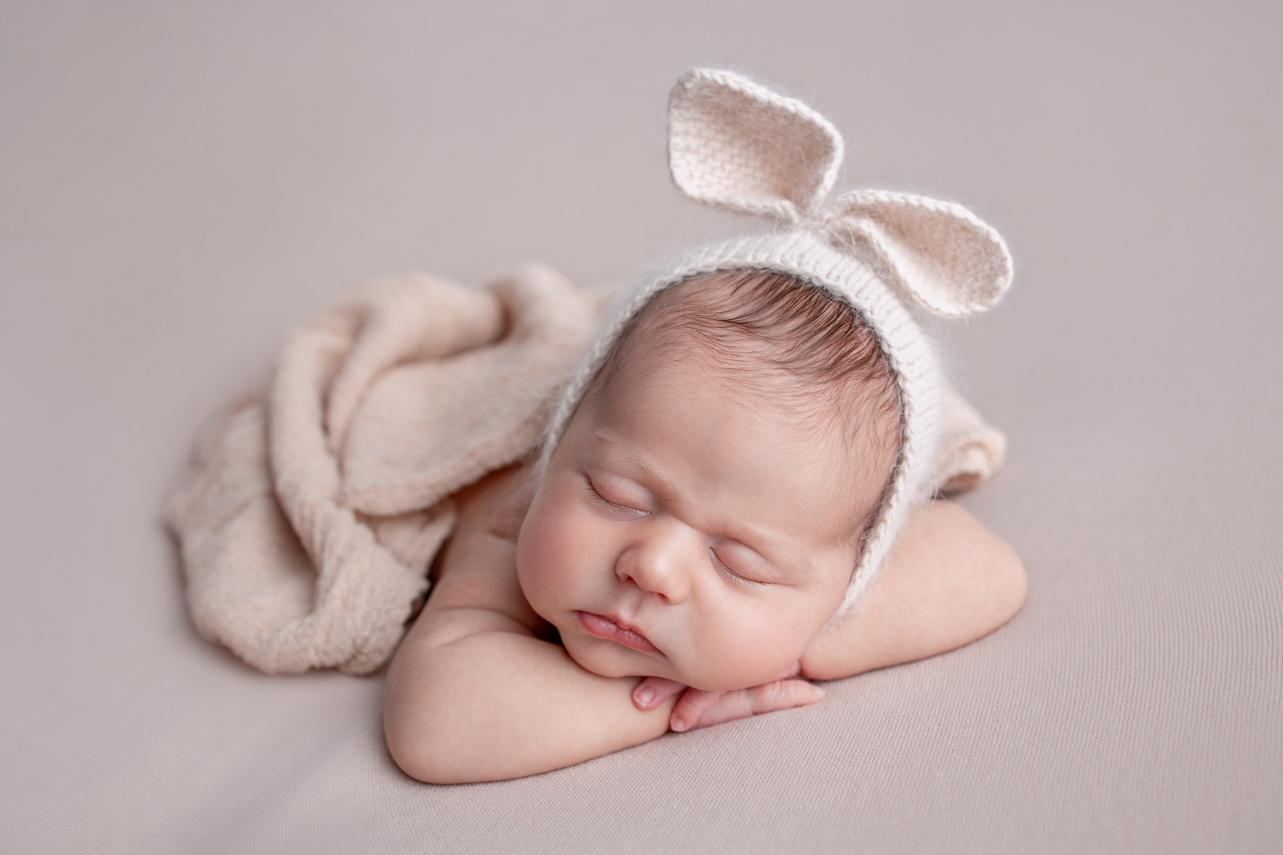 Нежная и милая фотосессия первых дней жизни Вашего ребенка в Минске. Фотограф новорождённых Минск — стоимость newborn фотосессии в Минске