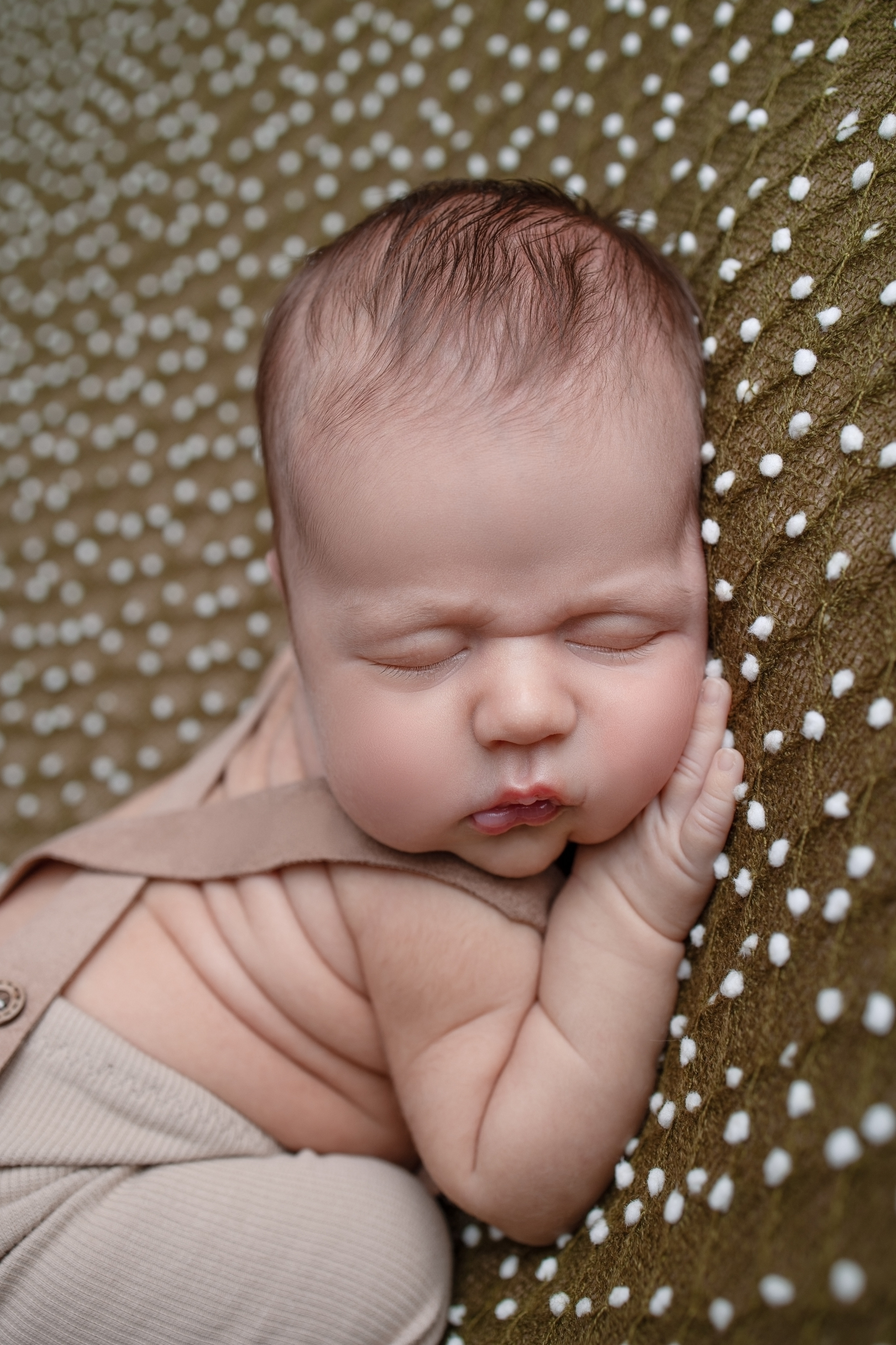 Нежная и милая фотосессия первых дней жизни Вашего ребенка в Минске. Фотограф новорождённых Минск — стоимость newborn фотосессии в Минске