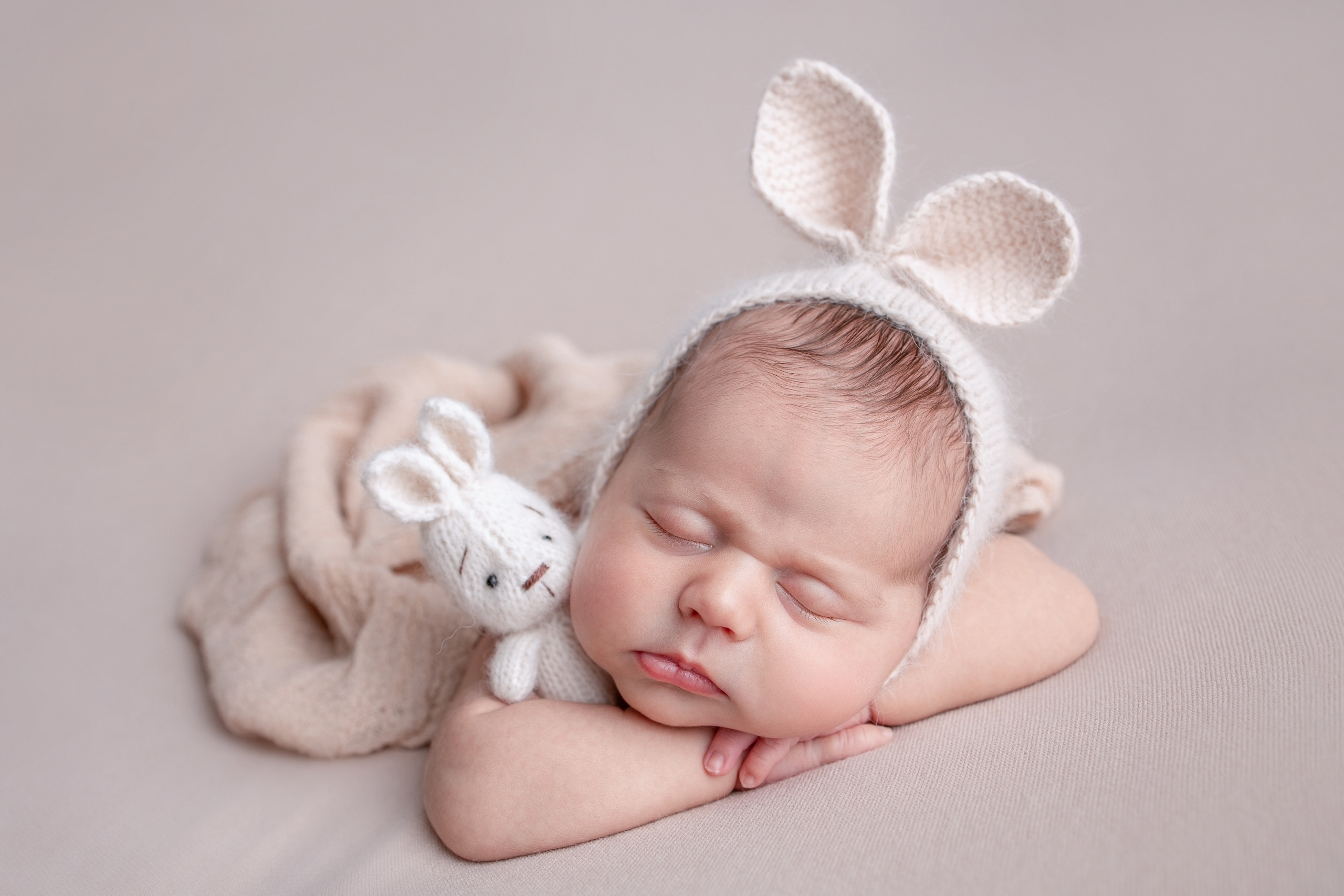 Нежная и милая фотосессия первых дней жизни Вашего ребенка в Минске. Фотограф новорождённых Минск — стоимость newborn фотосессии в Минске