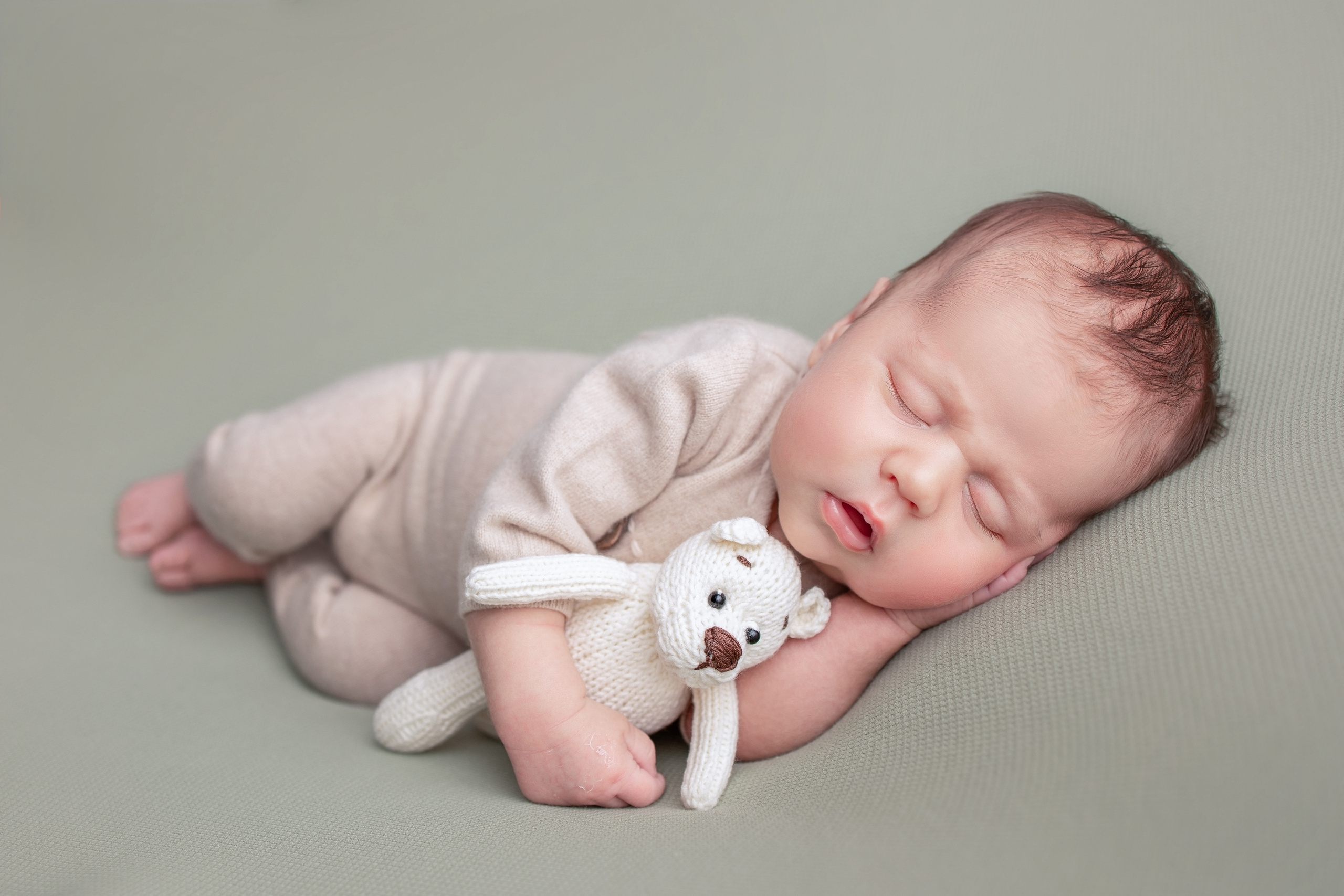 Нежная и милая фотосессия первых дней жизни Вашего ребенка в Минске. Фотограф новорождённых Минск — стоимость newborn фотосессии в Минске