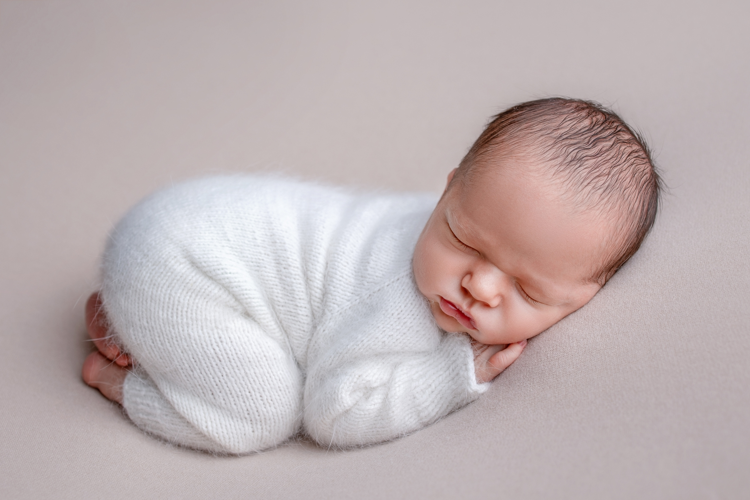 Нежная и милая фотосессия первых дней жизни Вашего ребенка в Минске. Фотограф новорождённых Минск — стоимость newborn фотосессии в Минске