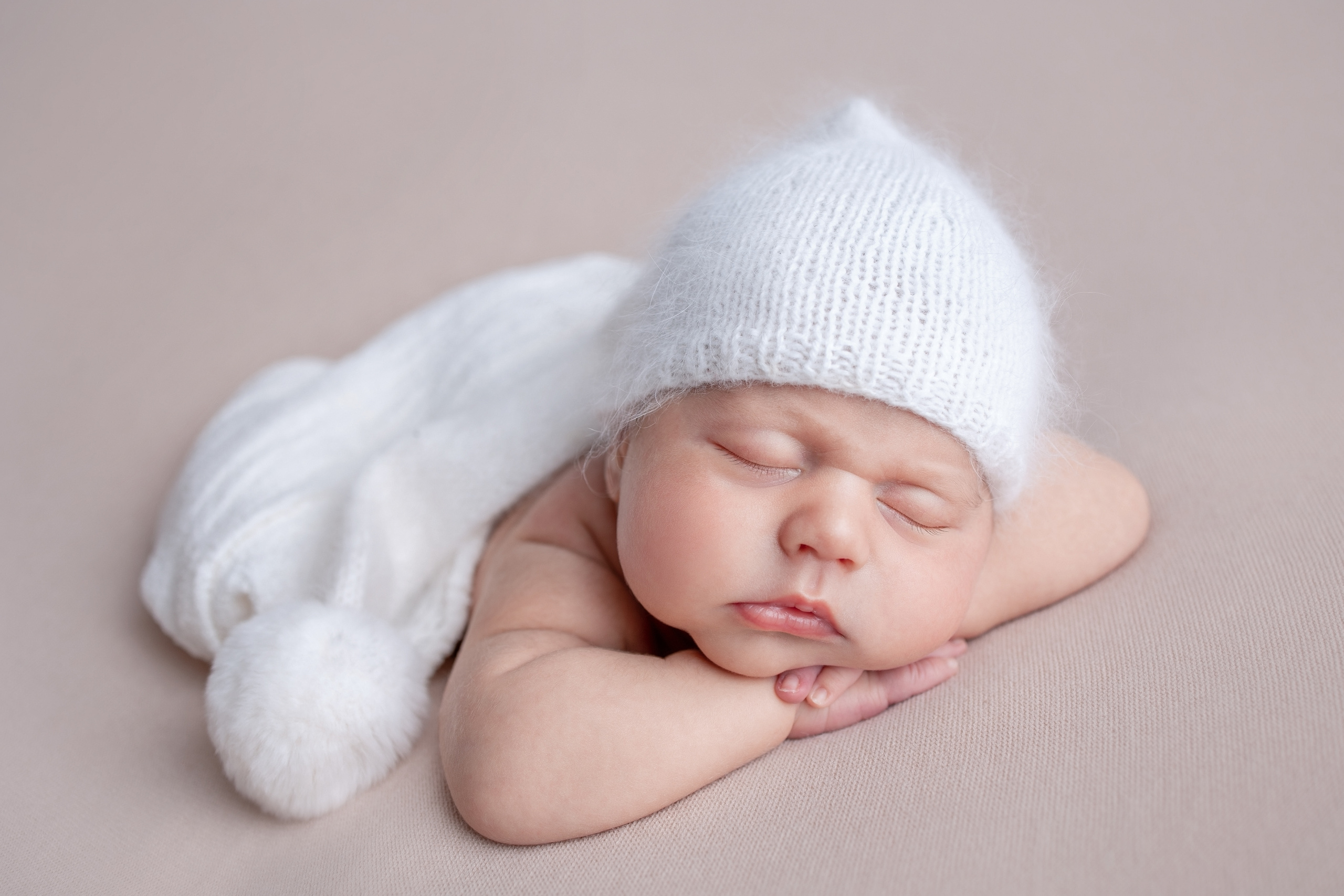 Нежная и милая фотосессия первых дней жизни Вашего ребенка в Минске. Фотограф новорождённых Минск — стоимость newborn фотосессии в Минске