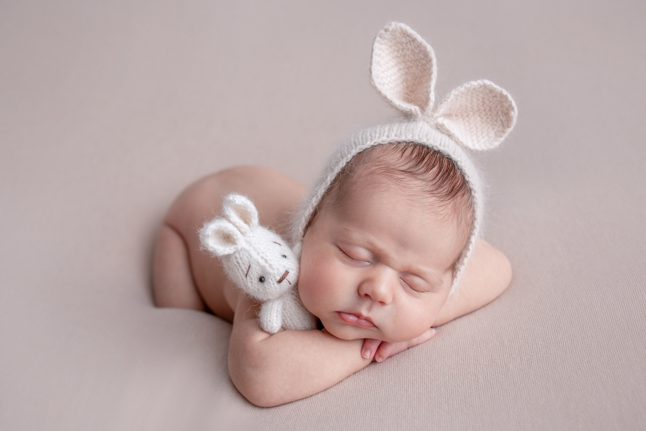 Нежная и милая фотосессия первых дней жизни Вашего ребенка в Минске. Фотограф новорождённых Минск — стоимость newborn фотосессии в Минске