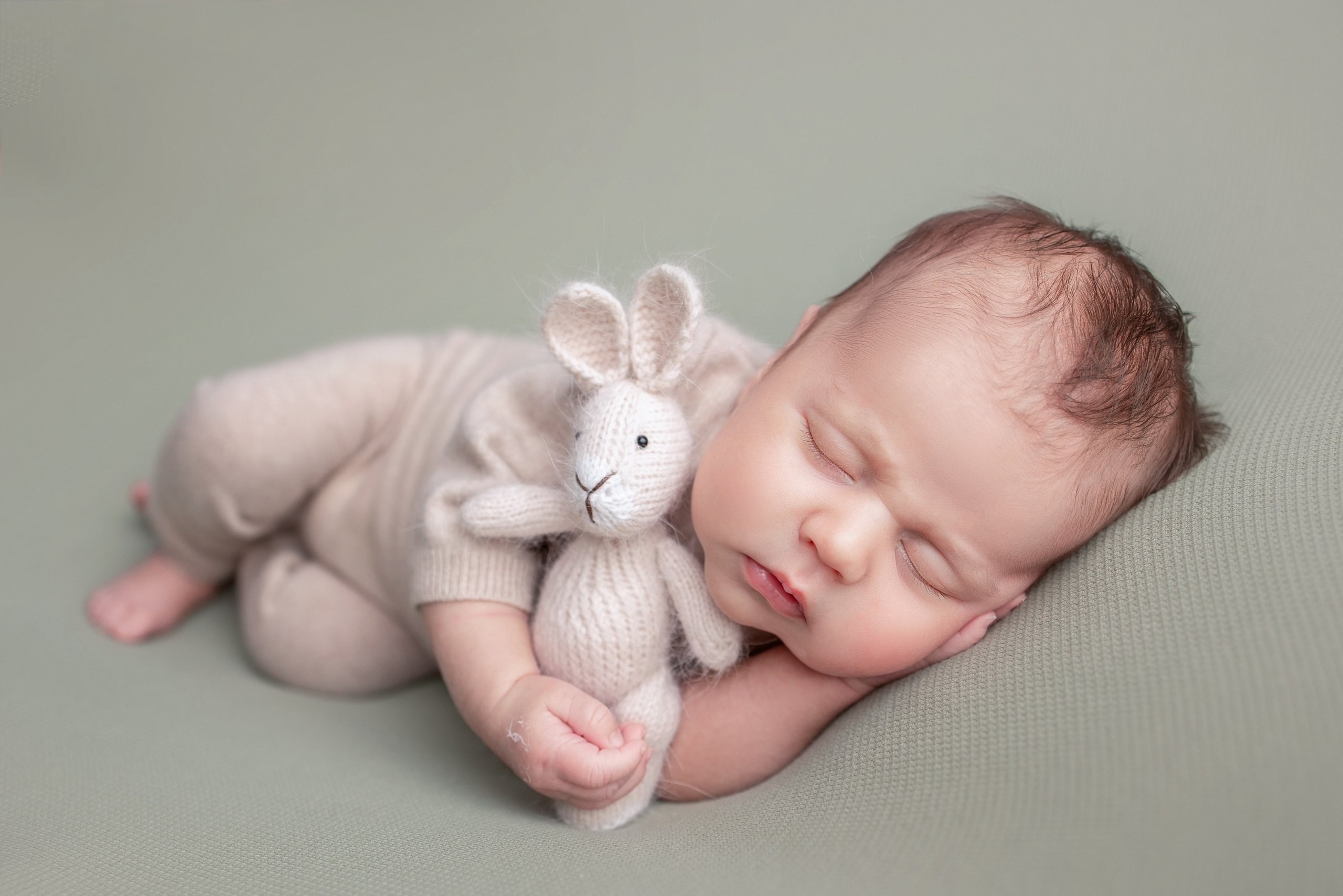 Нежная и милая фотосессия первых дней жизни Вашего ребенка в Минске. Фотограф новорождённых Минск — стоимость newborn фотосессии в Минске