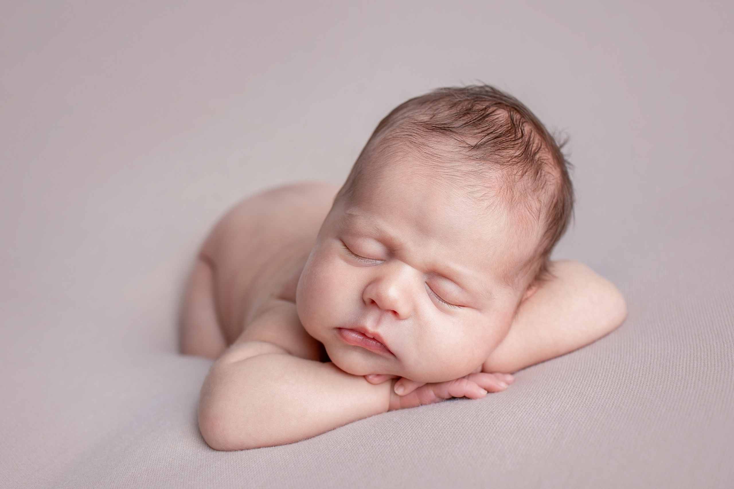 Нежная и милая фотосессия первых дней жизни Вашего ребенка в Минске. Фотограф новорождённых Минск — стоимость newborn фотосессии в Минске