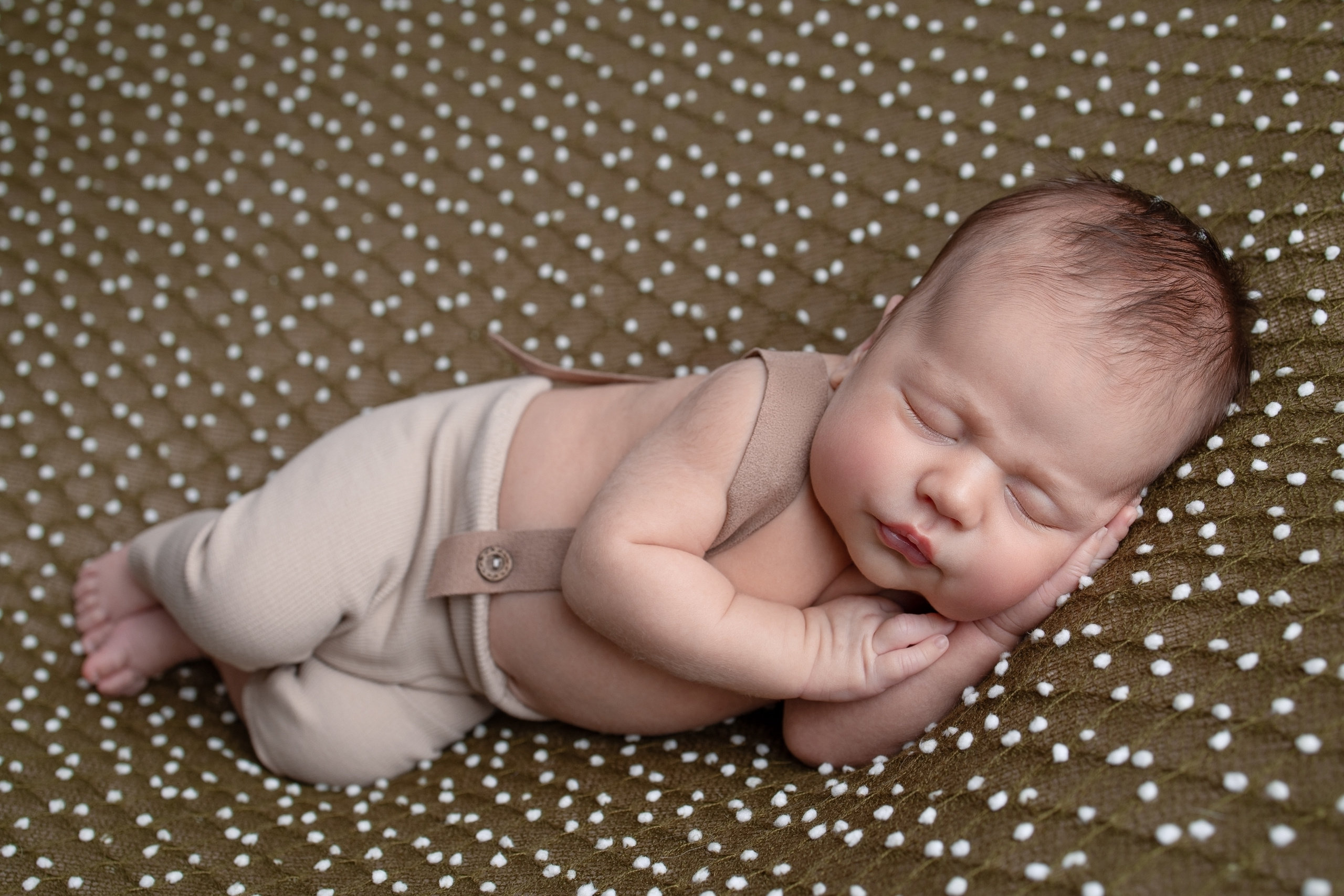 Нежная и милая фотосессия первых дней жизни Вашего ребенка в Минске. Фотограф новорождённых Минск — стоимость newborn фотосессии в Минске