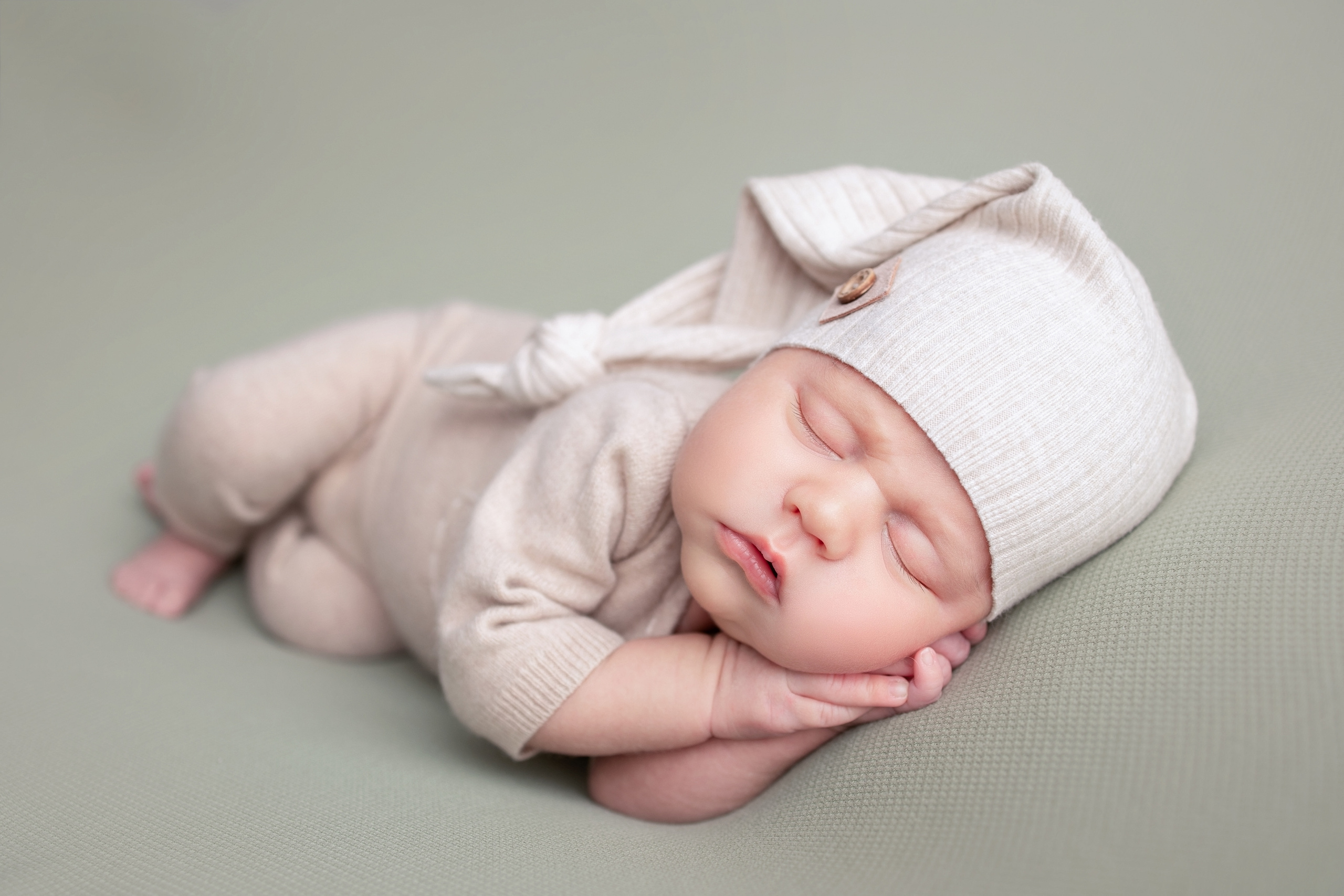 Нежная и милая фотосессия первых дней жизни Вашего ребенка в Минске. Фотограф новорождённых Минск — стоимость newborn фотосессии в Минске