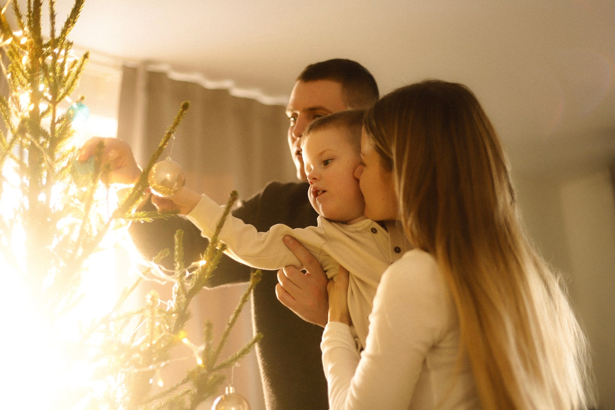 Алёна, Артём и Сава. Главная