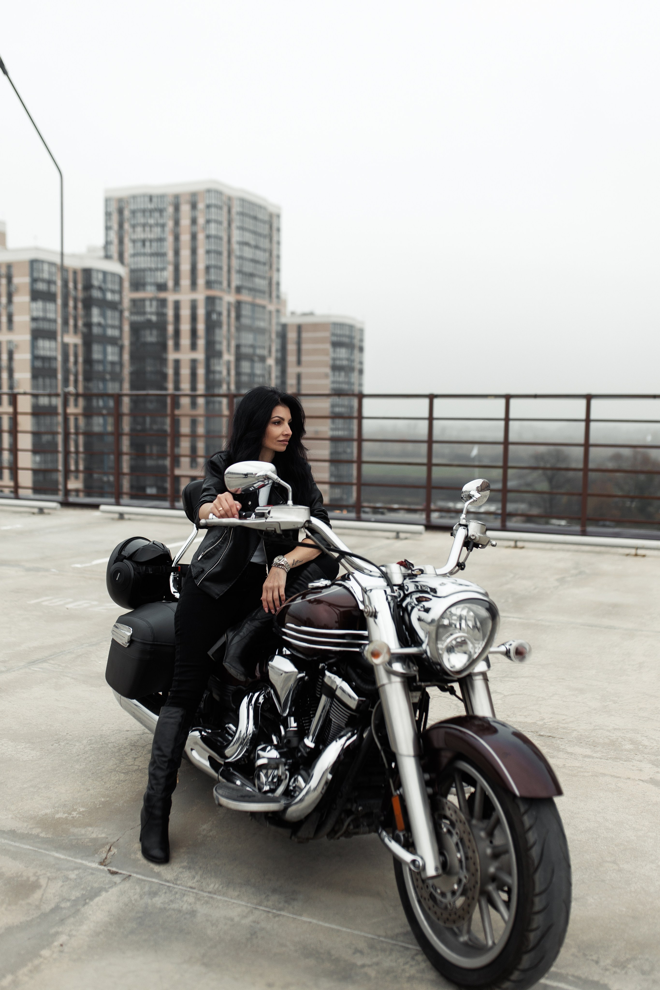 На крыше с мото