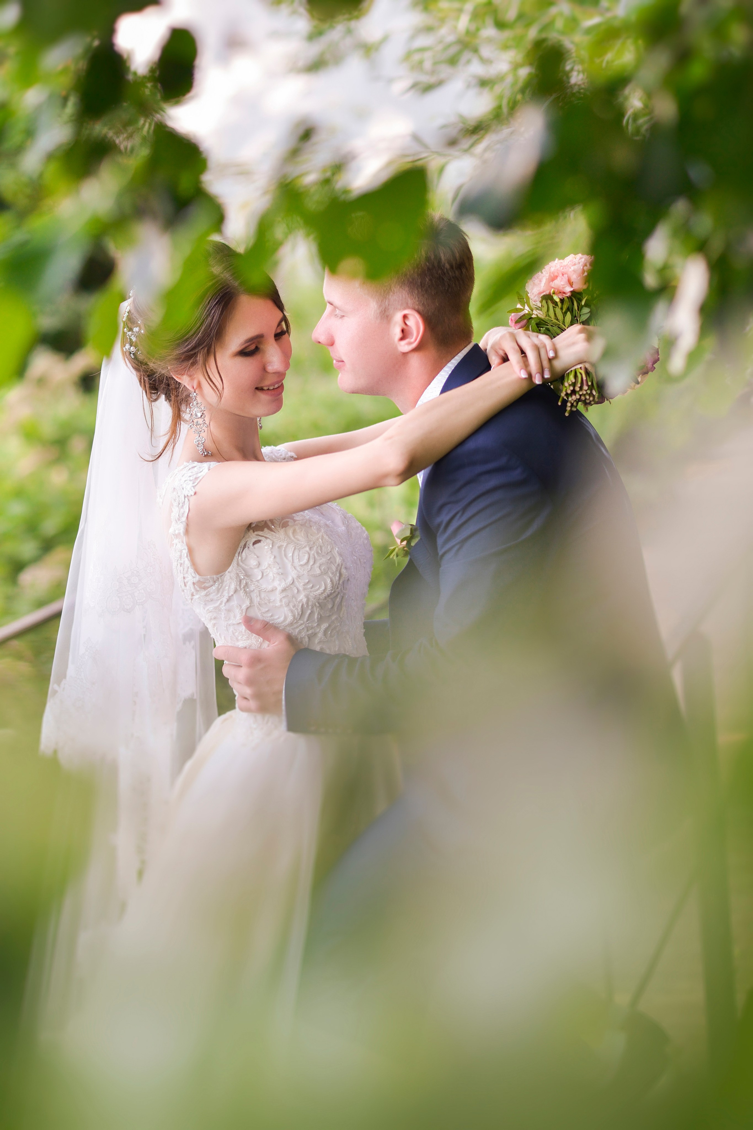 Свадебная Фотосессия в г. казани | Фотограф на Свадьбу в г. Казани Фотограф Садег Азарми тел. +79172288430 ✔ Сборы невесты и жениха✔ Утро невесты (детали, эмоции, подготовка)✔ Репортажная съёмка ЗАГСа и выездной регистрации✔ Свадебная прогулка✔ Фотосъёмка банкета и вечеринки✔ Креативные и тематические свадьбы✔ Свадьба на природе (лайфстайл)✔ Девичники и мальчишники