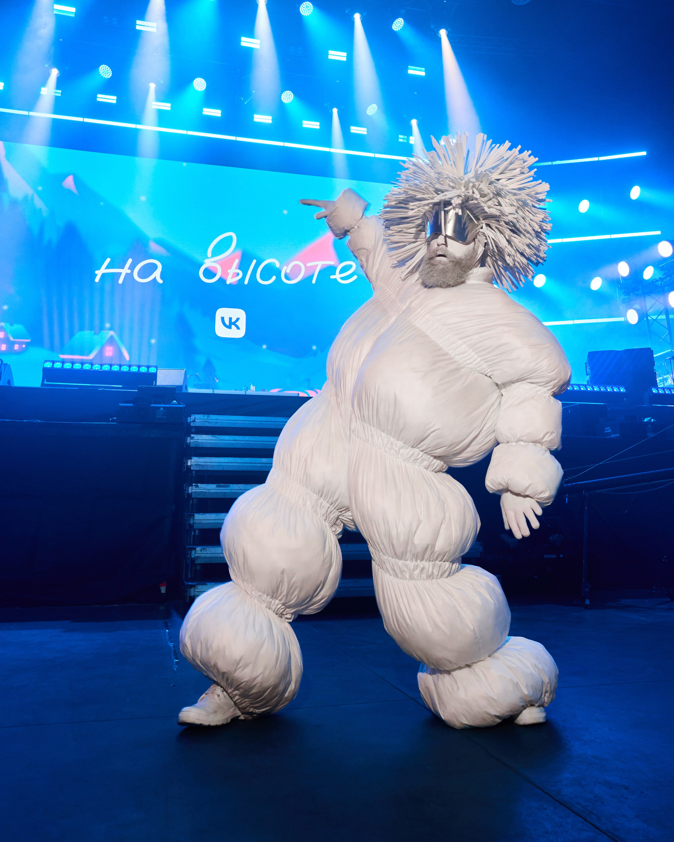 VK «На высоте» х Гарик Харламов. Svyatoslav Lebedev | Advertising photographer — Commercial shooting, Art direction, AI integration