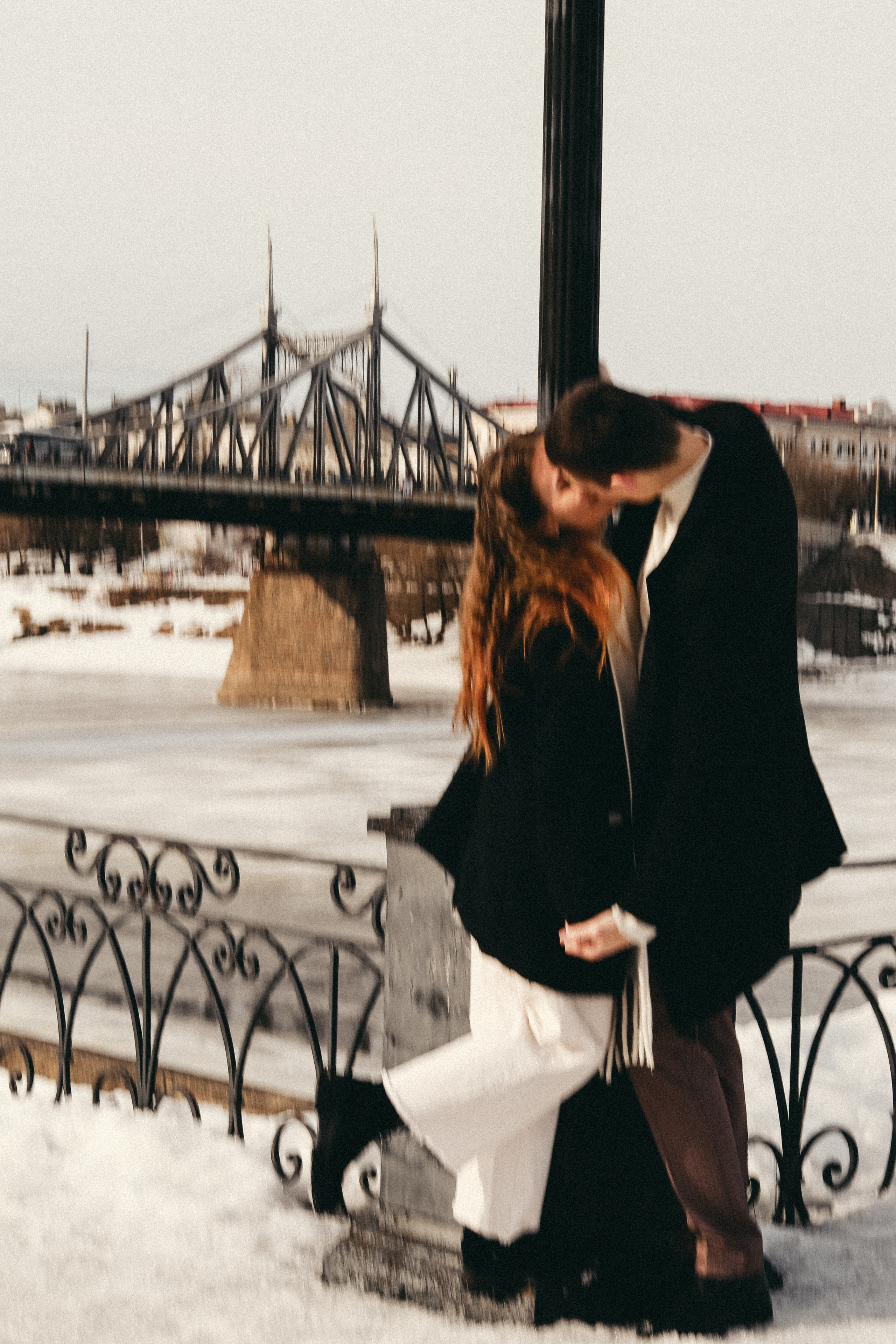 Парная фотосессия Елизавета & Николай на набережной в Москве. Индивидуальный, свадебный, и love-story фотограф в Москве