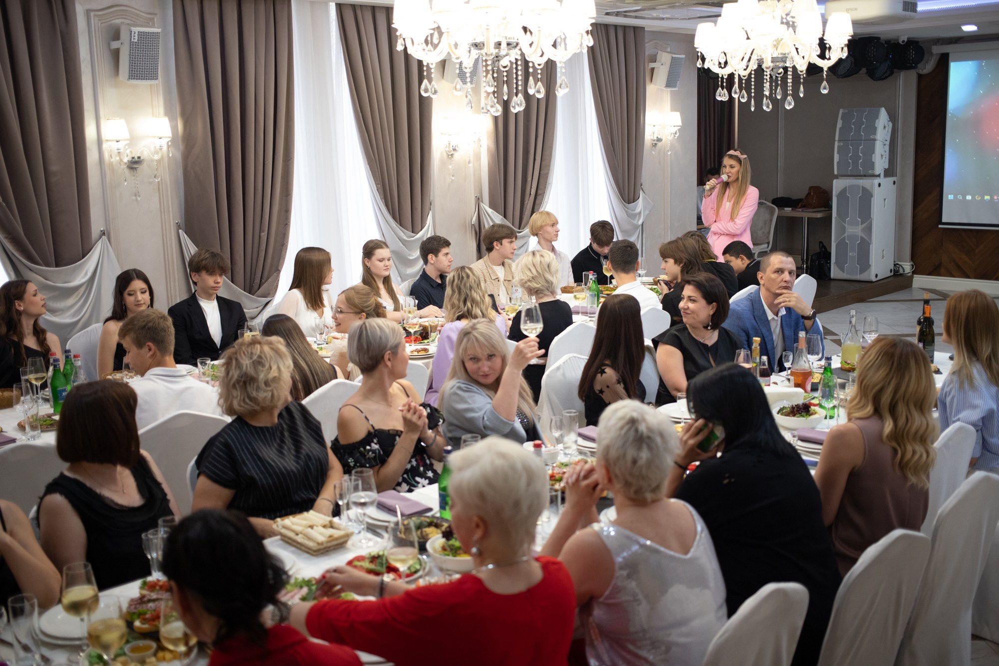 Выпускной 9-й класс. Репортажный, промышленный и маркетплейс-фотограф Дмитрий Чернат