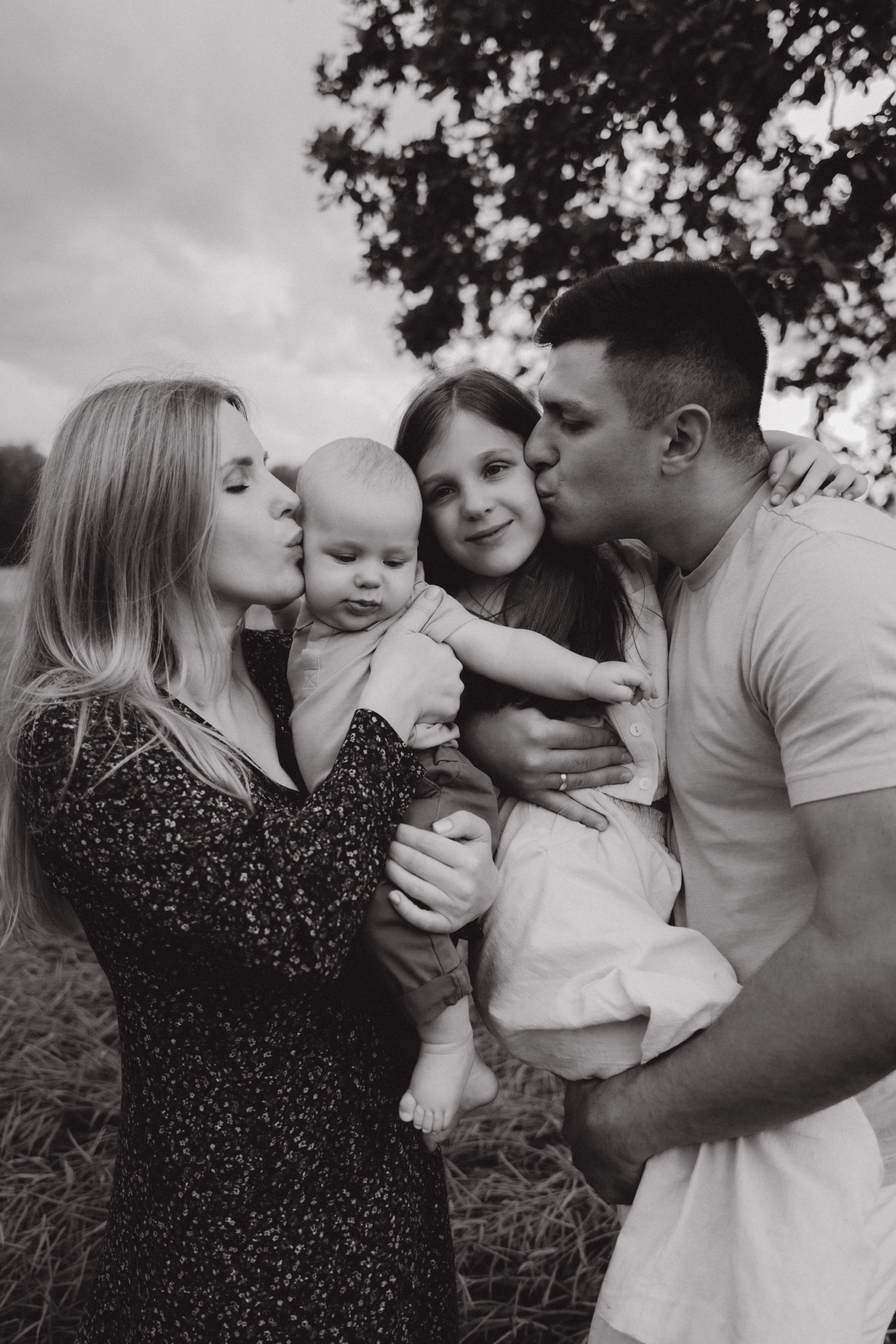 Оля, Женя, Роза и Федя. Фотограф Мария Миллс | Минск