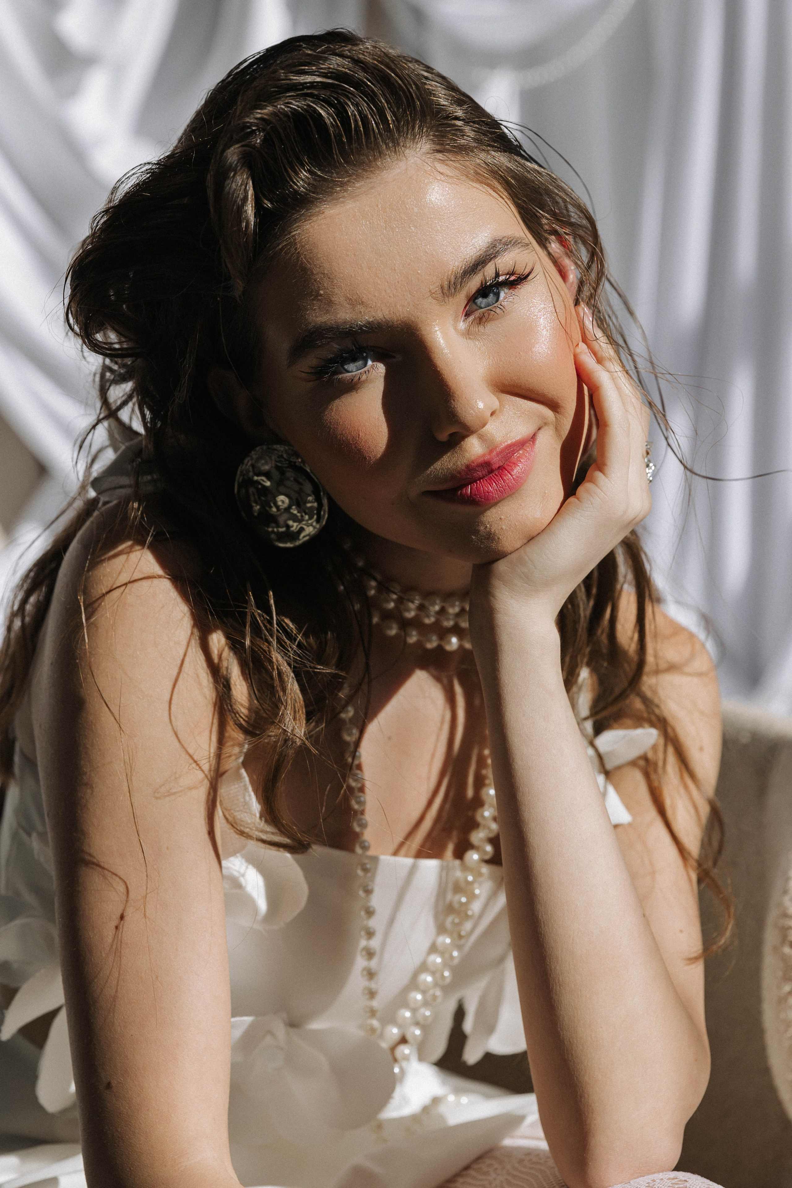 Настя. Э Т О М Ы