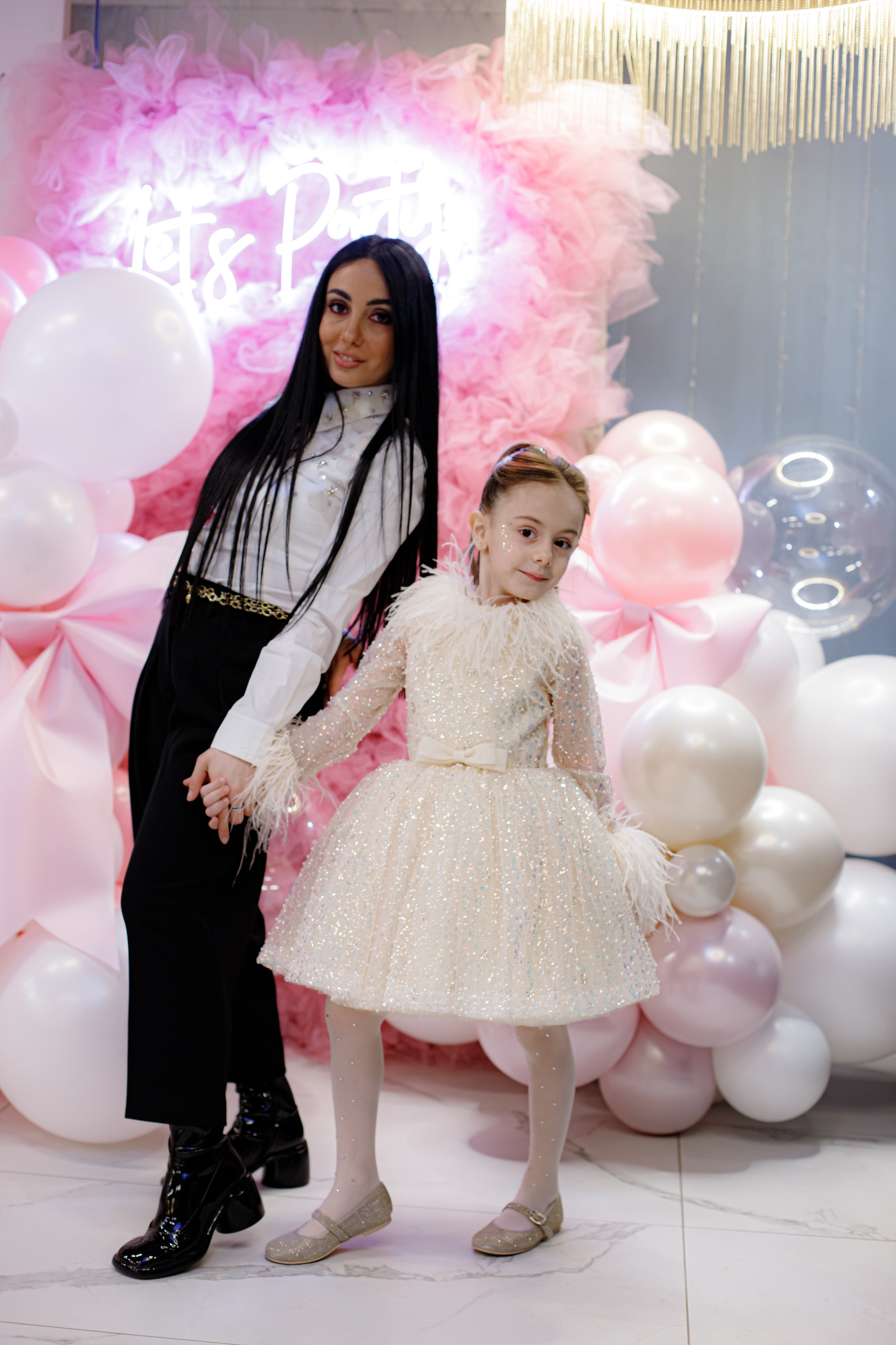 ASIA'S BIRTHDAY PARTY. Photokarish