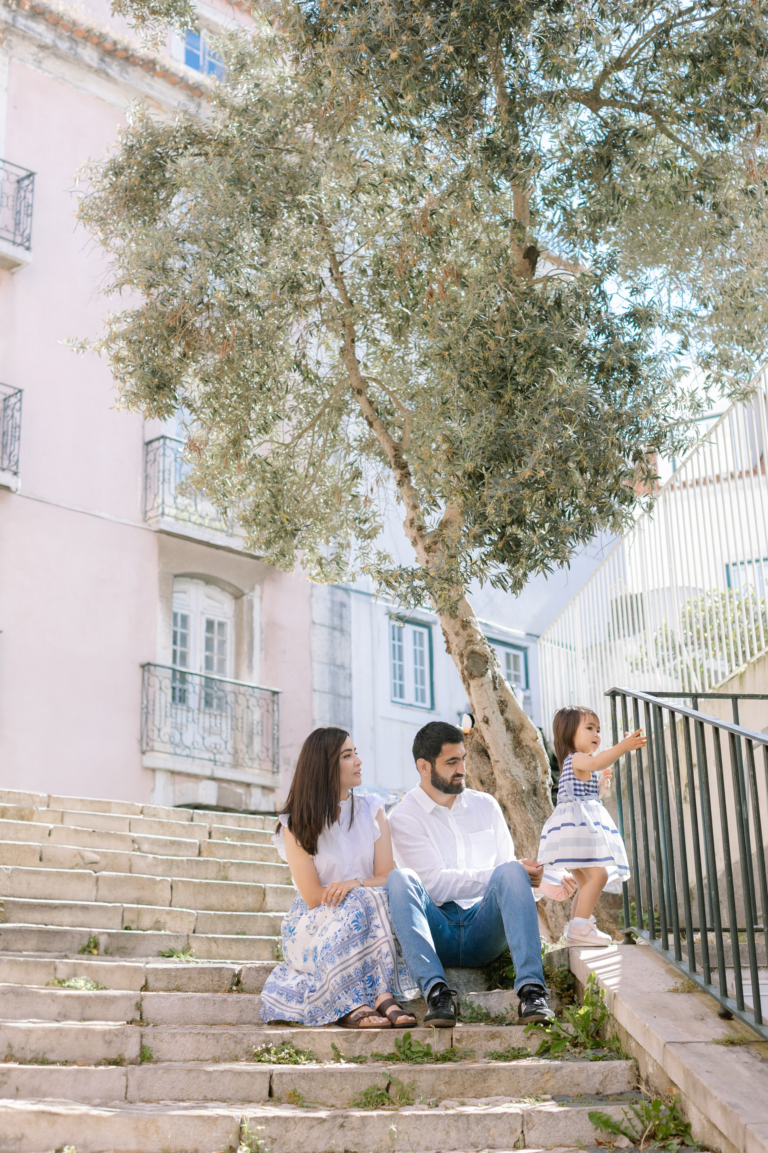 Family photo shoot on the streets of alfama. Свадебный и женский фотограф в Лиссабоне Яковлева Ольга