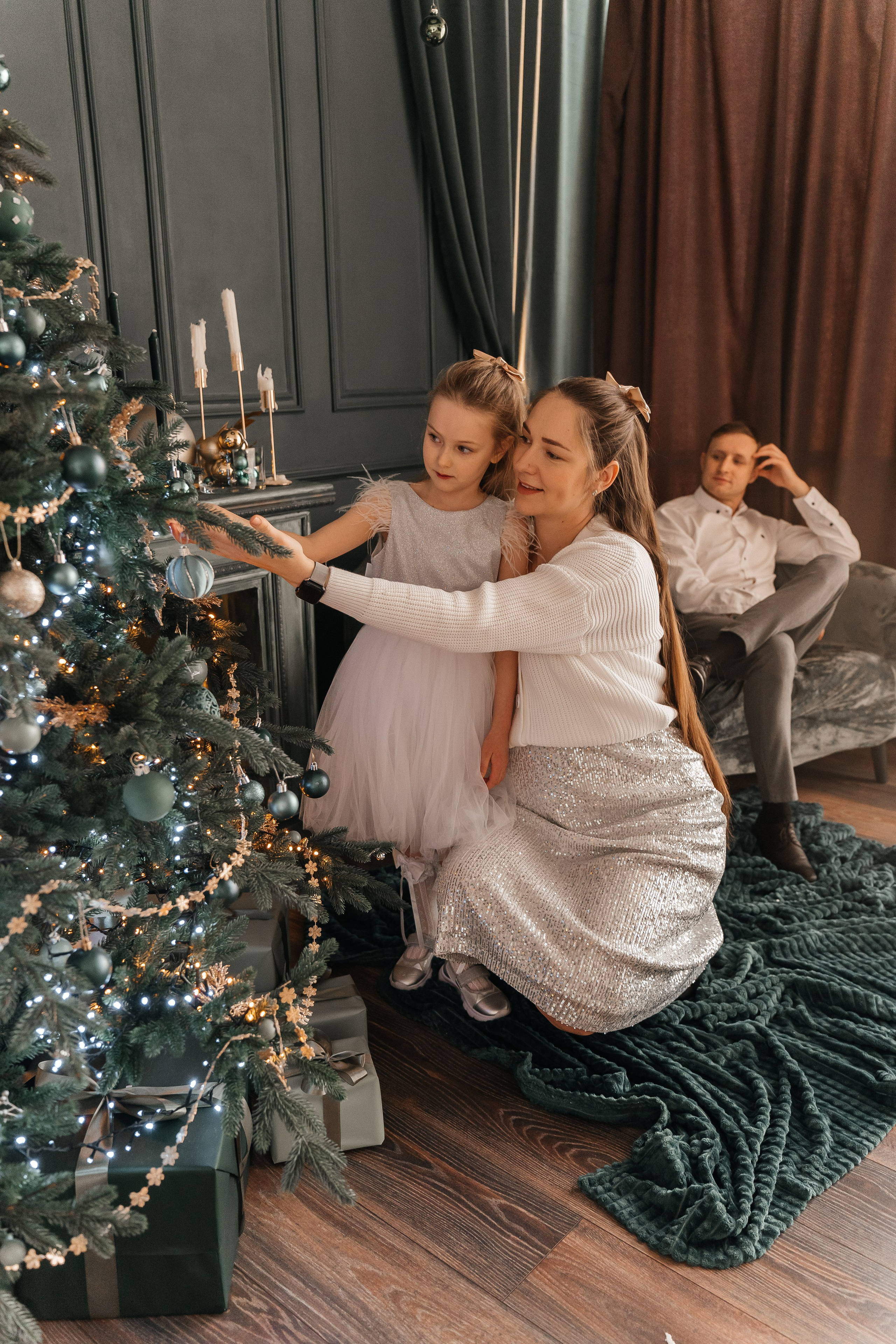 Новогодняя. Для тех, кто не ждёт удачи, а создаёт её. Каждая фотосессия — это твой момент, твой стиль, твой успех. 📸