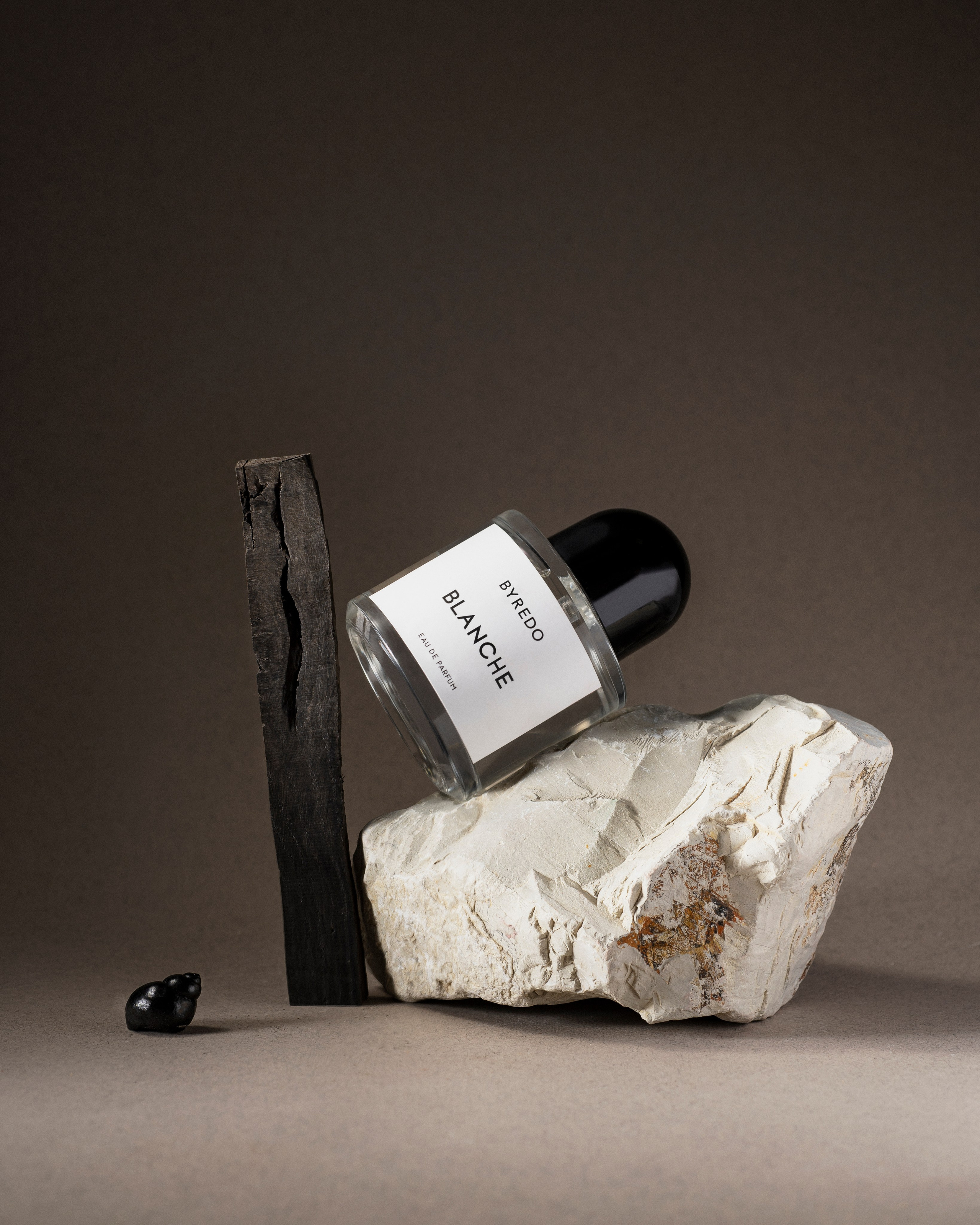 Туалетная вода Byredo снята в современном стиле