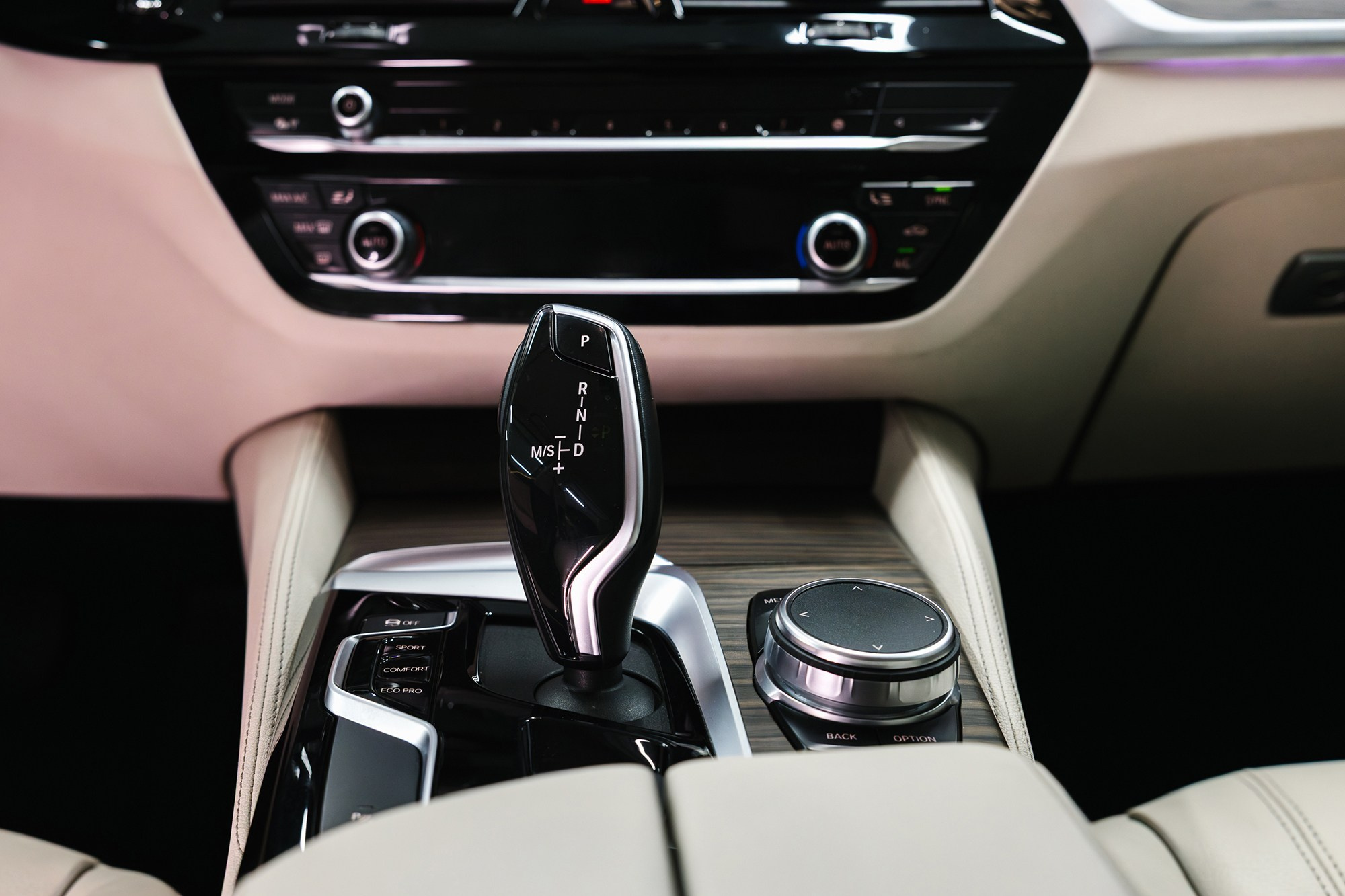 BMW 5 серия 2.0 AT, 2019, 220 000 км. Автосалон «Х-Авто»