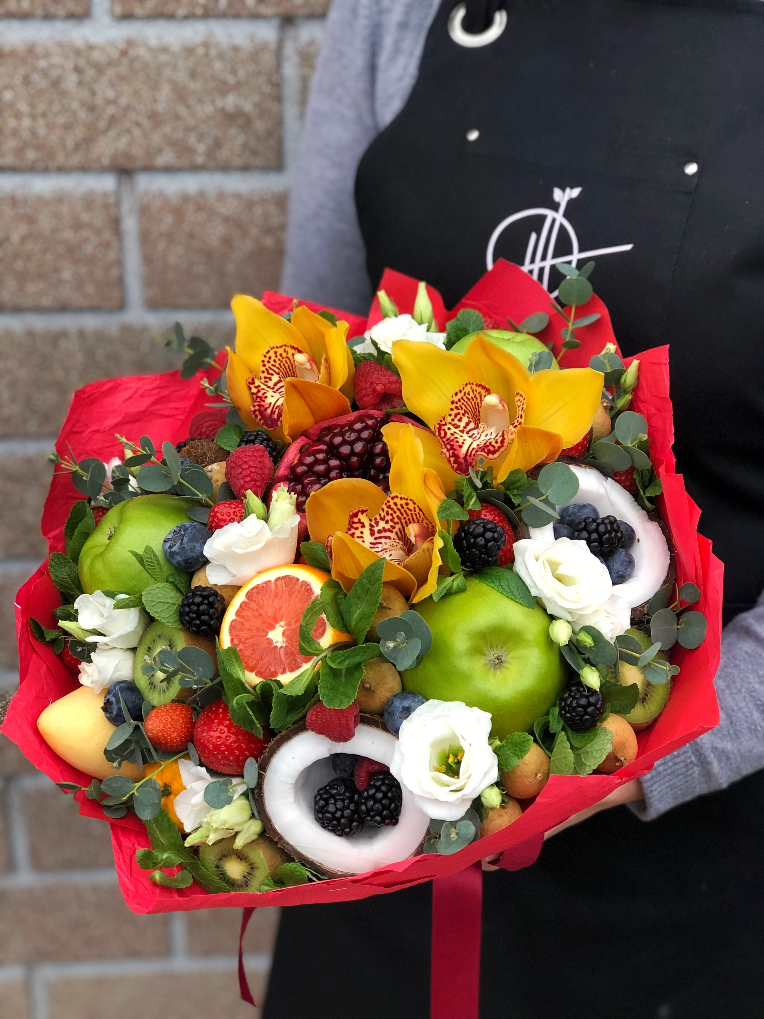 Фруктовые. Выездной кейтеринг, съедобные букеты, торты и сладости на заказ