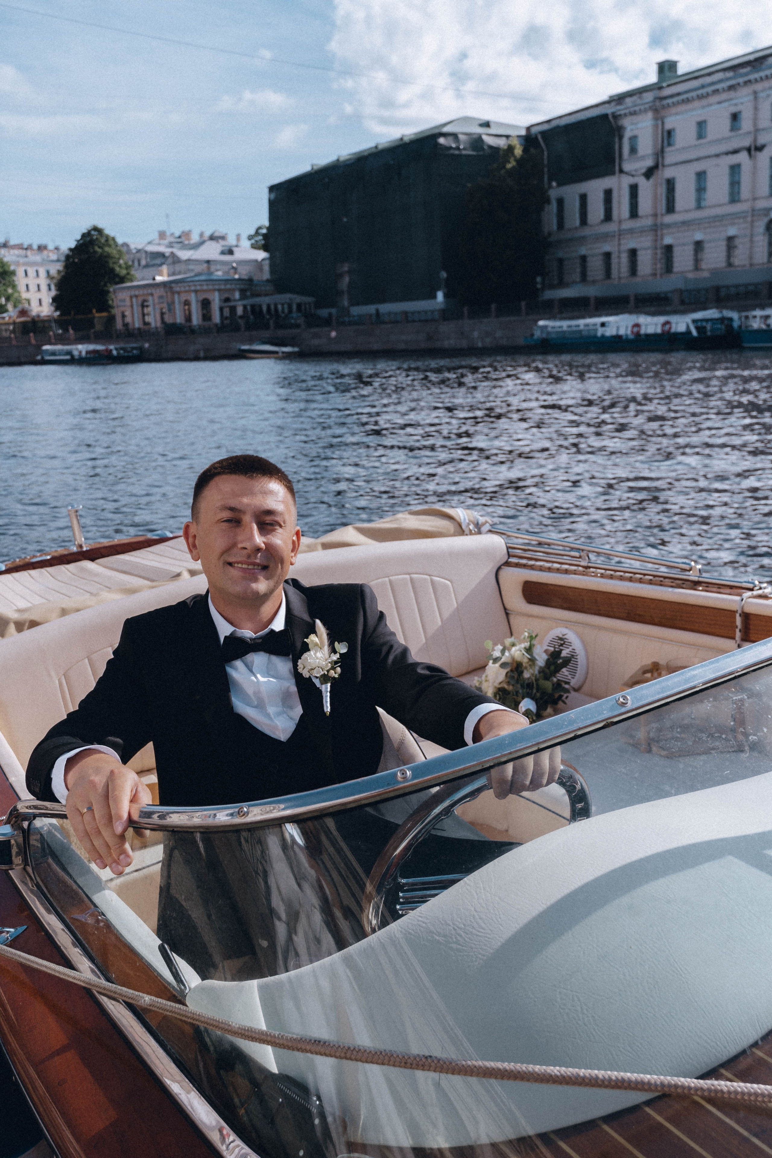 СВАДЕНБНАЯ СЬЕМКА НА КАТЕРЕ ПО КАНАЛАМ САНКТ-ПЕТЕРБУРГА И В АКВАТОРИИ НЕВЫ. Профессиональный фотограф, Санкт-Петербург — Виктория Богомолова