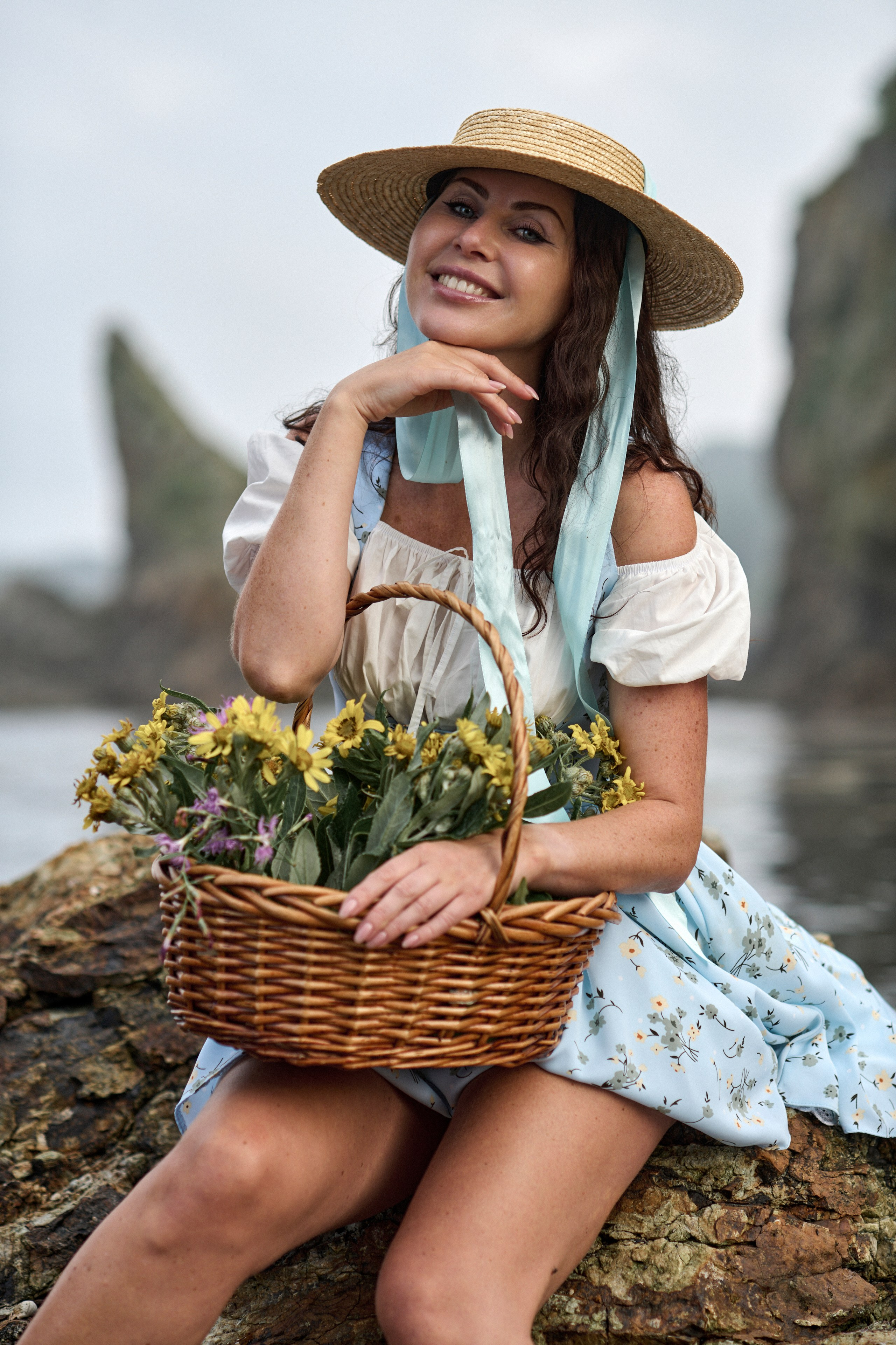 Собирание цветов на мысе Птичий (о.Сахалин). Фотограф Андрей Серенков