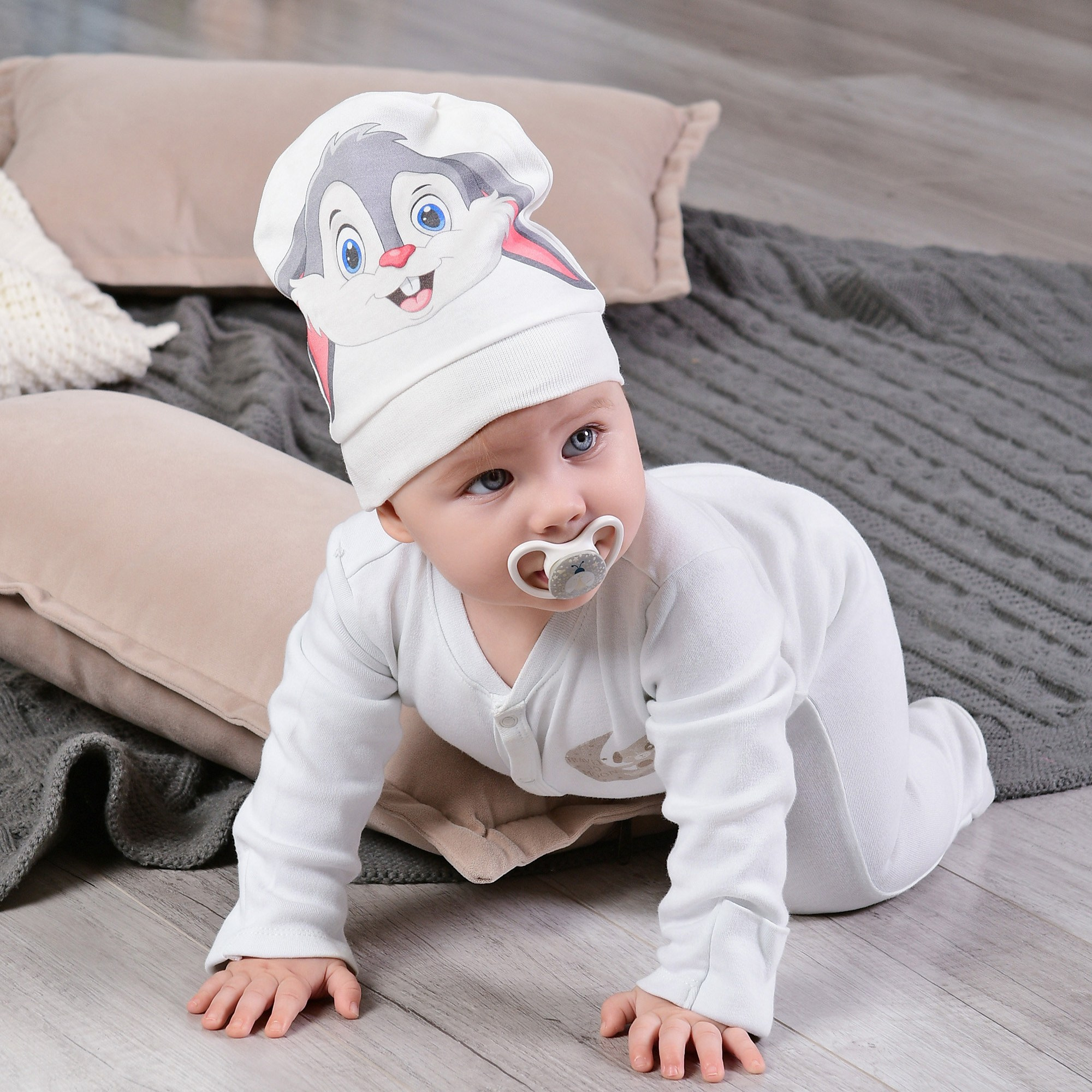 Фотосъемка шапок и головных уборов в Москве. Предметная фотосъемка для маркетплейсов в Москве. Предметный фотограф Дмитрий Дрогунов