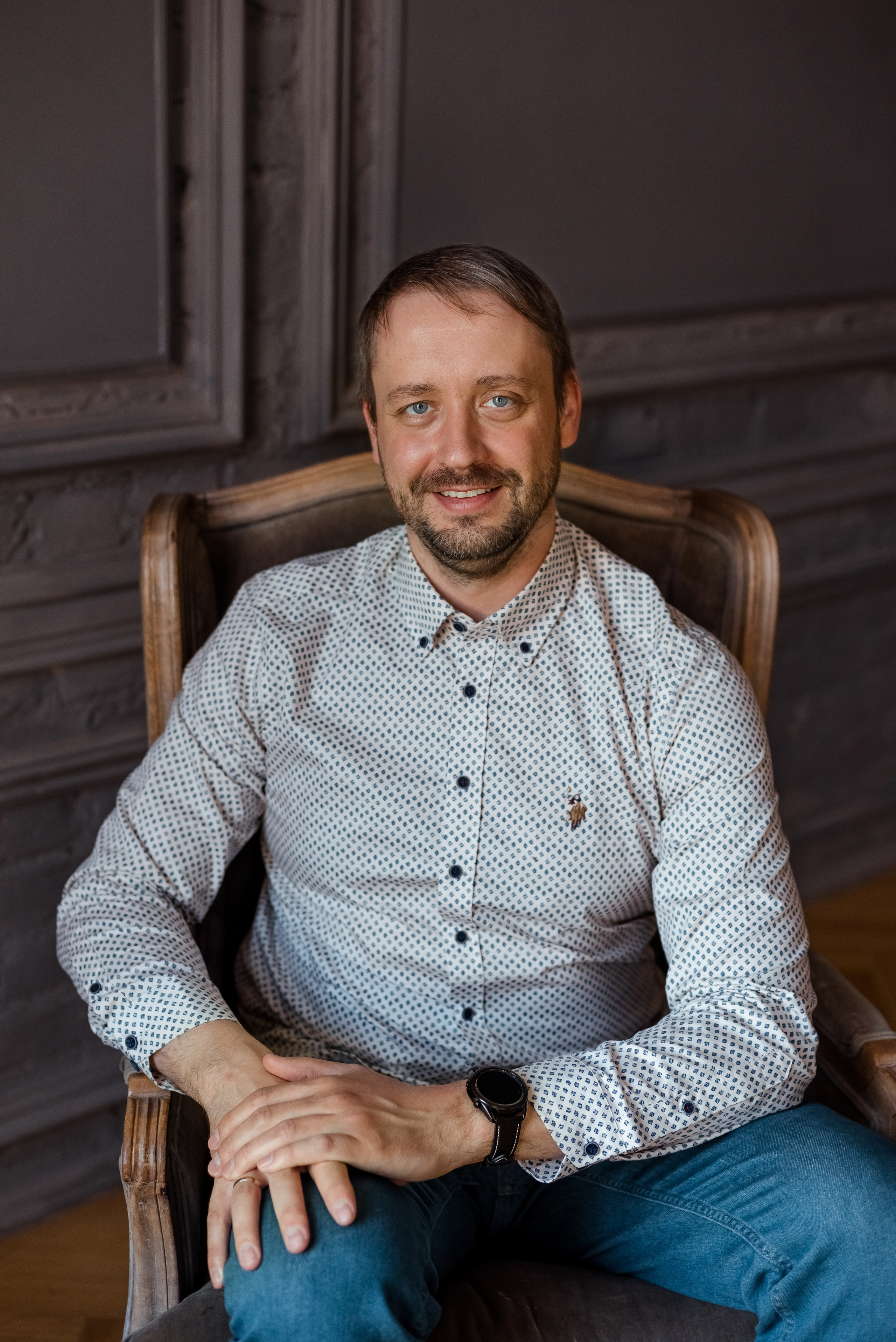 Фотосессия большой семьи в студии в Санкт-Петербурге. Фотограф Юлия Кондратьева