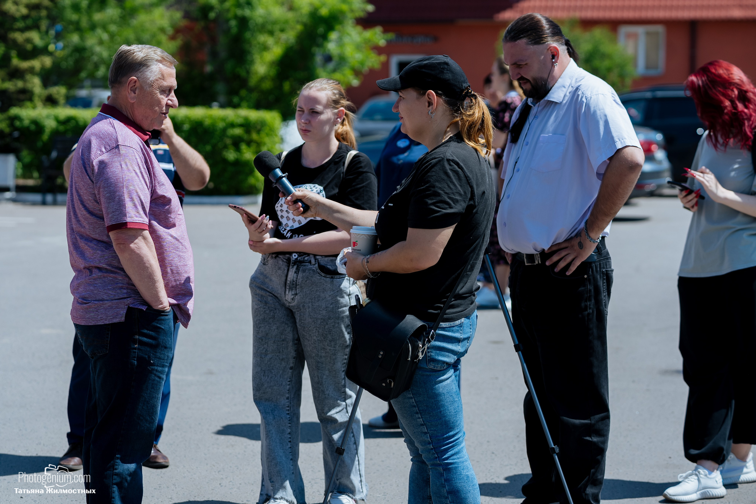 8 июня «Патриоты из Курска» сбор гуманитарной помощи у кинотеатра «Родина». Фотограф Нижний Новгород Татьяна Кейод