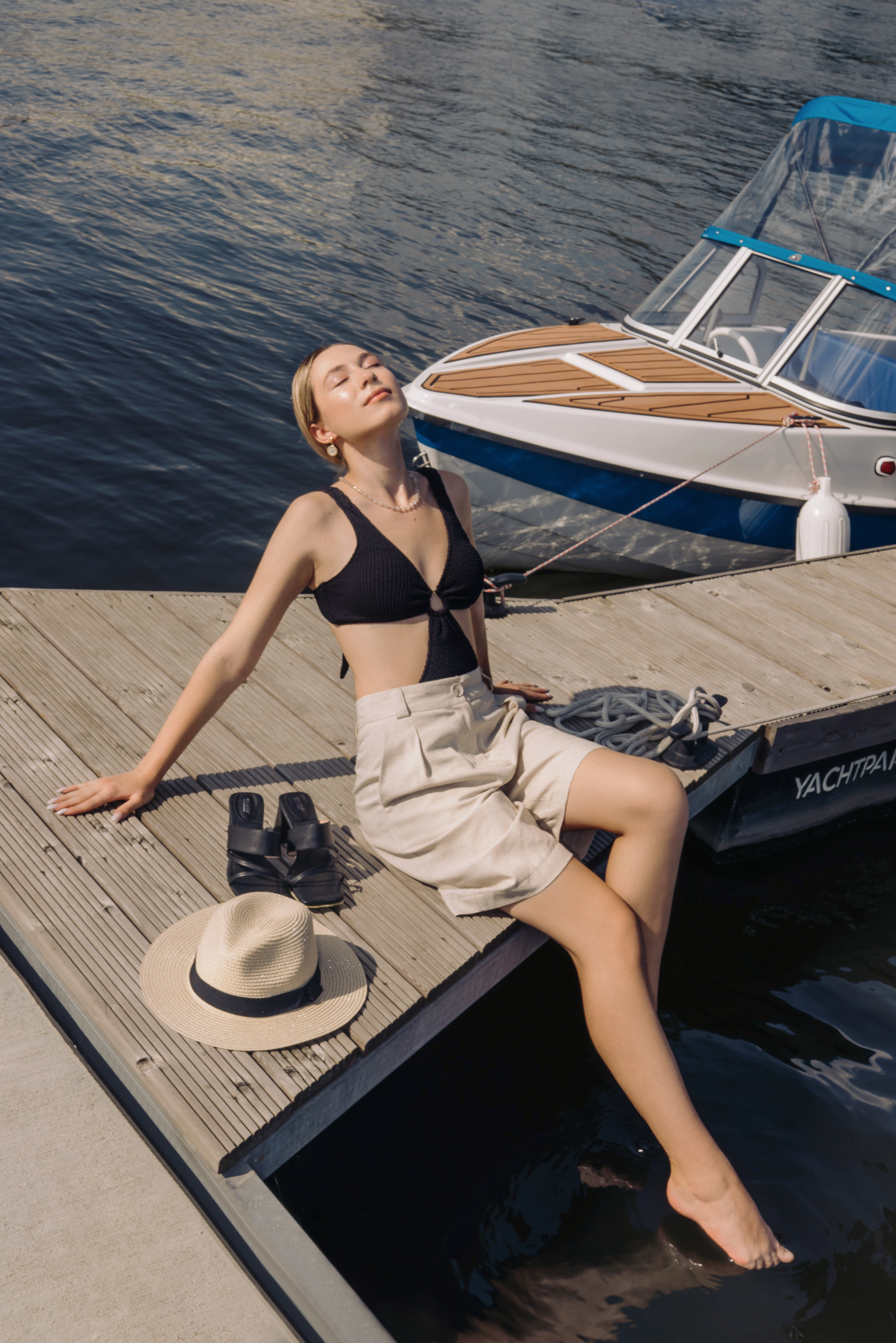 Съемка на пирсе для журнала Vmode. Женский фотограф в Москве Анастасия Сидорова