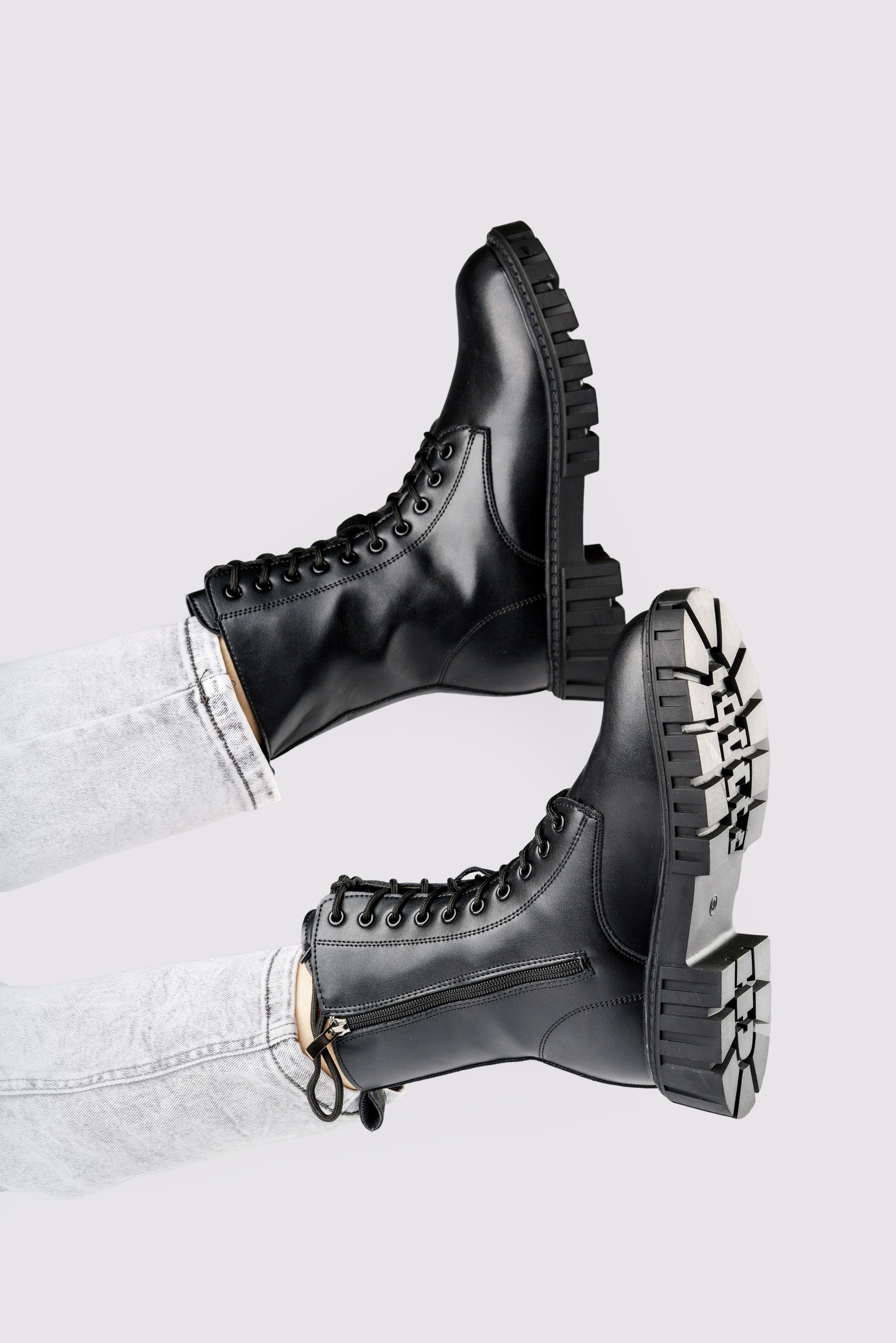 Носки и обувь. KED Production — продакшн из СПб. Создаём фото, видео и контент, который помогает брендам и селлерам продавать больше