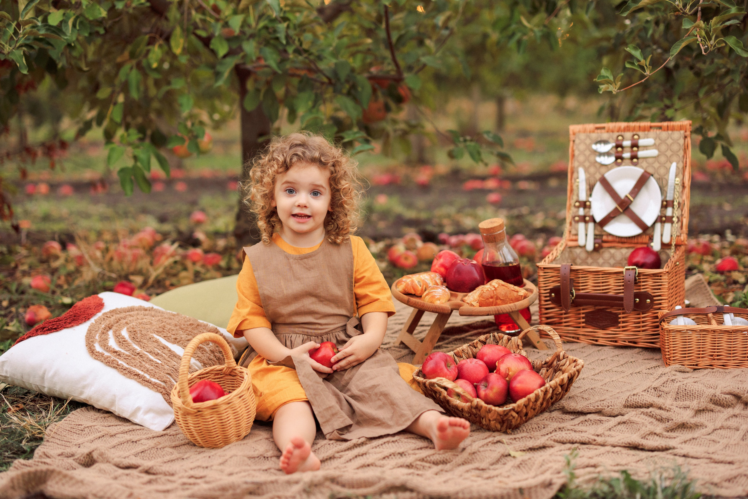 Семейная фотосессия в Яблоневом саду. Семейный и детский фотограф в Краснодаре Анна Трашкова