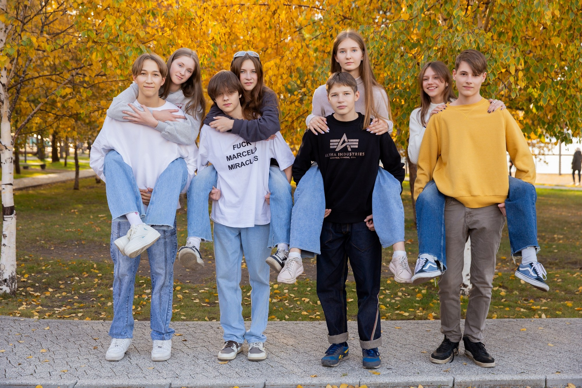 Осенняя фотосессия на Ярыгинской набережной. 9 лицей 9а. СИГМА | Студия выпускных альбомов Красноярск