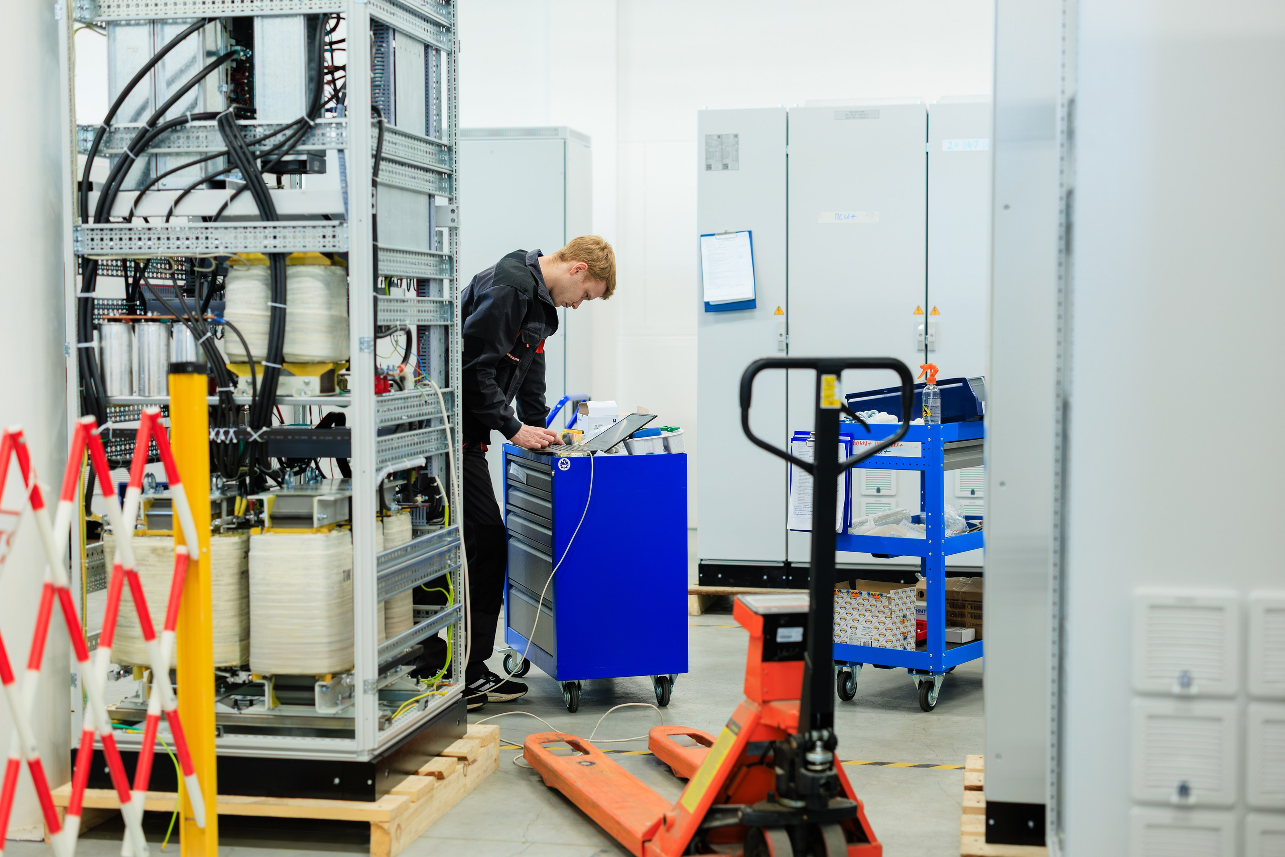 Вольтаг — Экскурсия по производству. Контент для бизнеса в Екатеринбурге Полдень Медиа